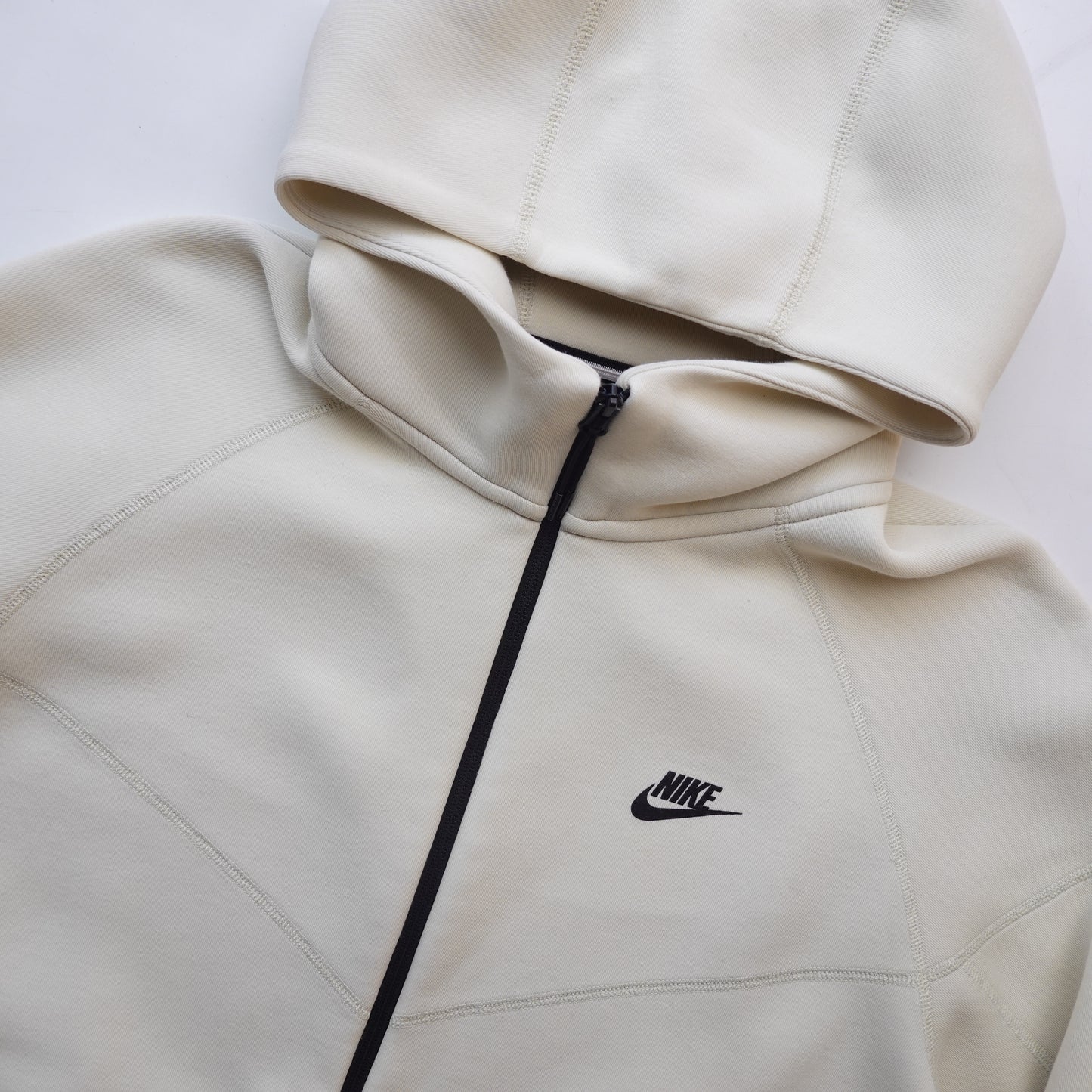 Nike White Tech Fleece - Size XL