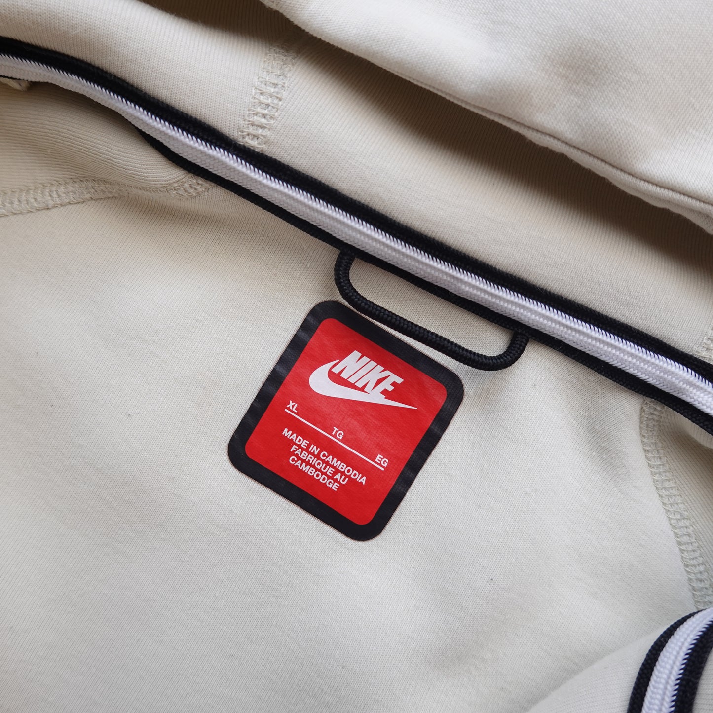 Nike White Tech Fleece - Size XL