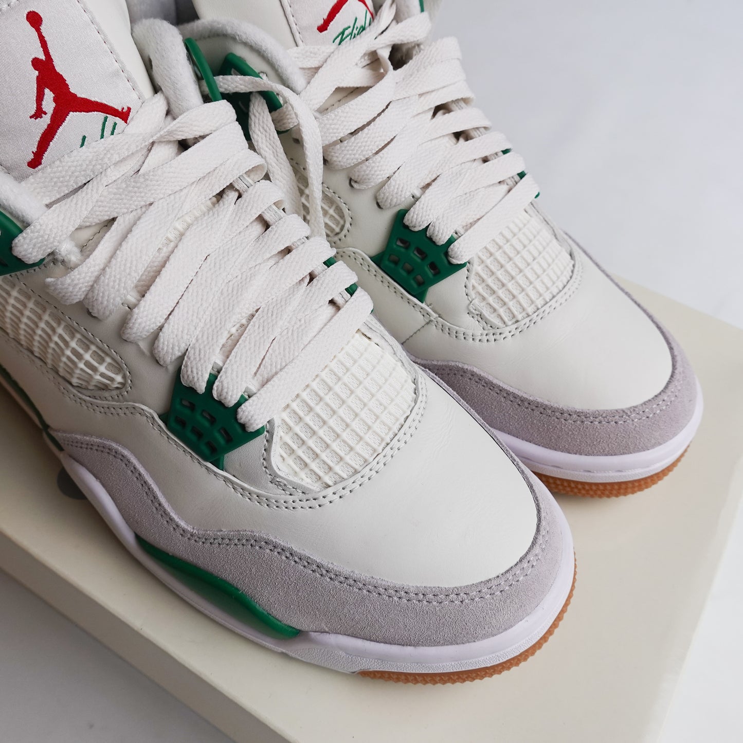 Jordan 4 SB Pine Green - Size 8