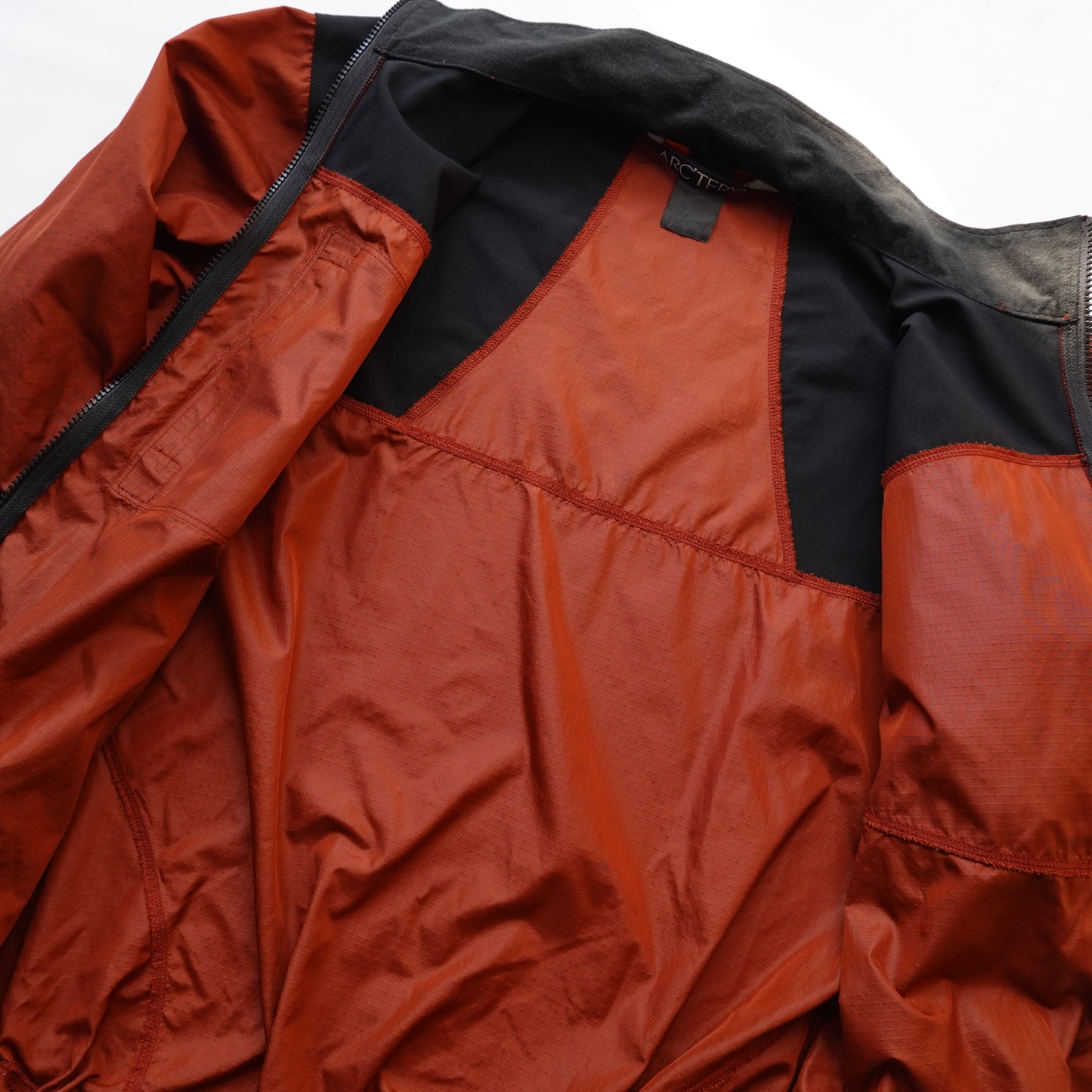 Vintage Arc’Teryx Tau Light Jacket - Size M