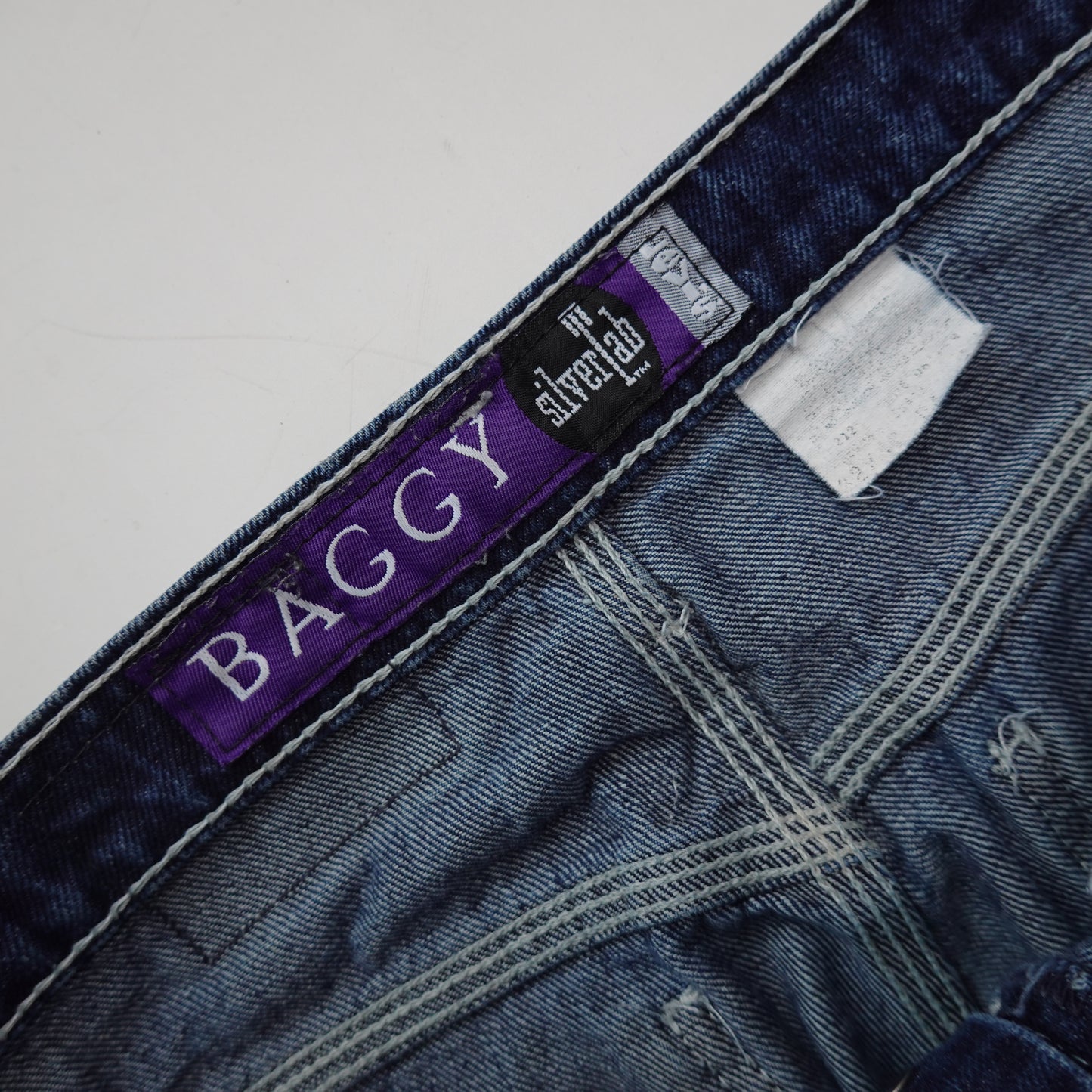Y2k Levi's Baggy Silver Tabs - Size 30