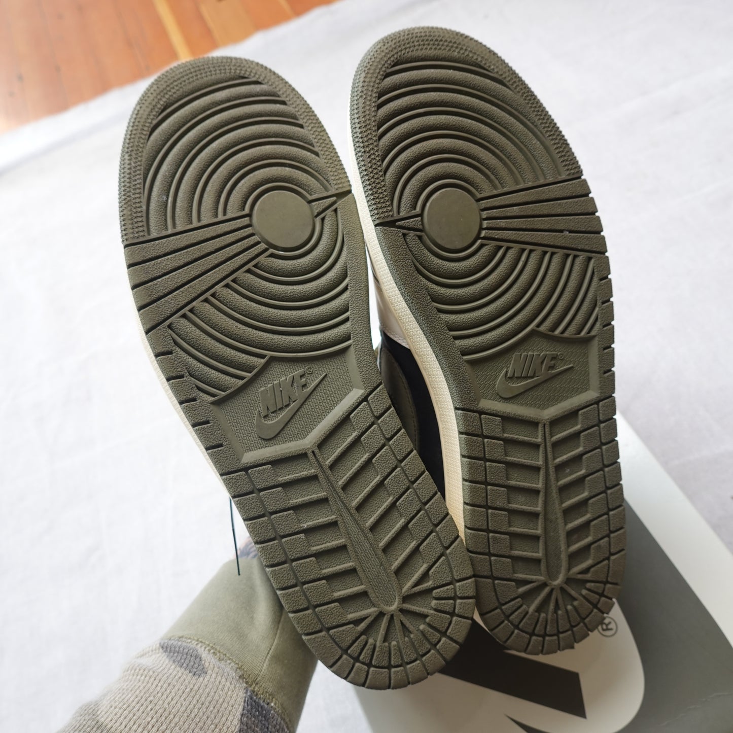 Jordan 1 Low OG SP Travis Scott Olive - Size 14M