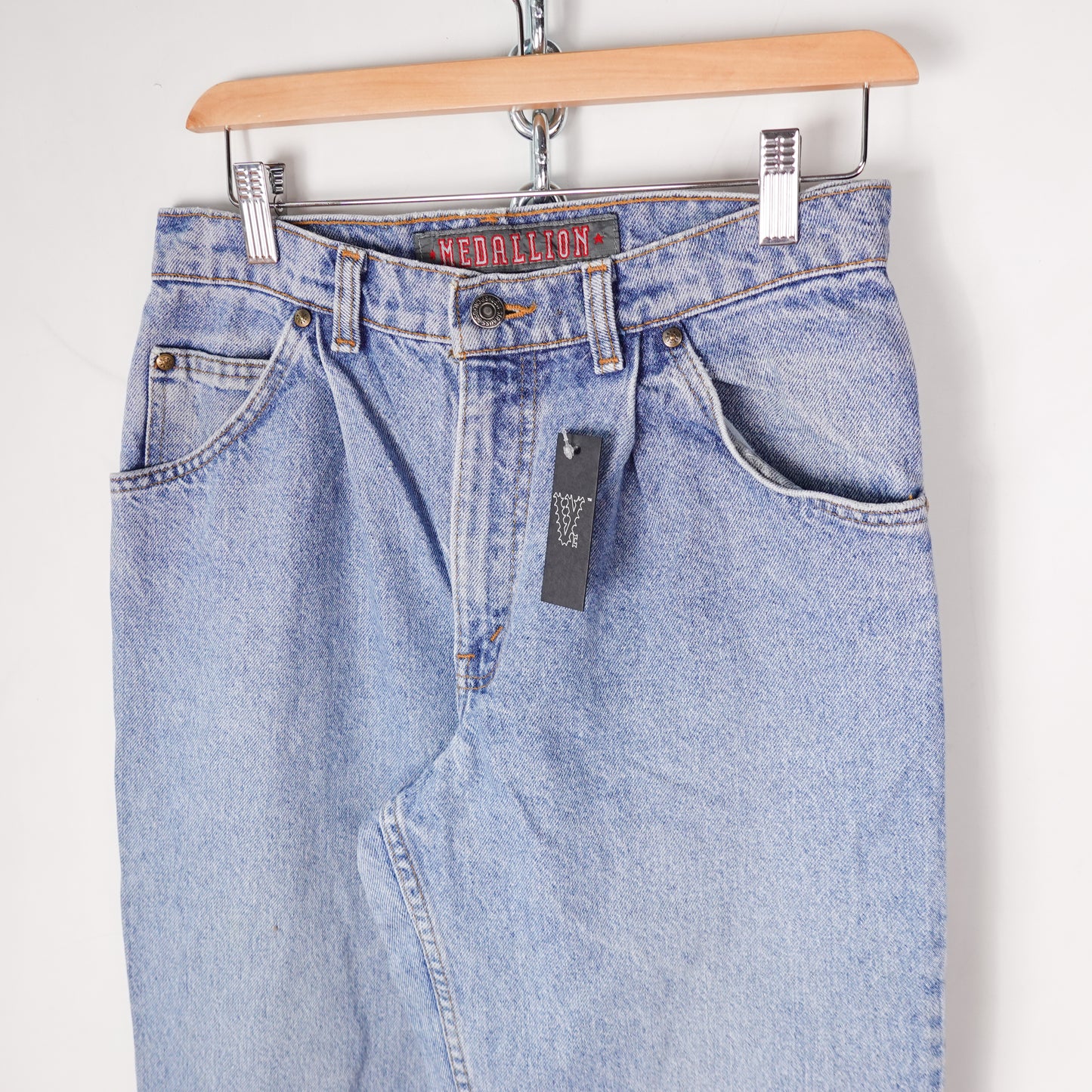 Vintage Levis Medallion Jeans - Size 28