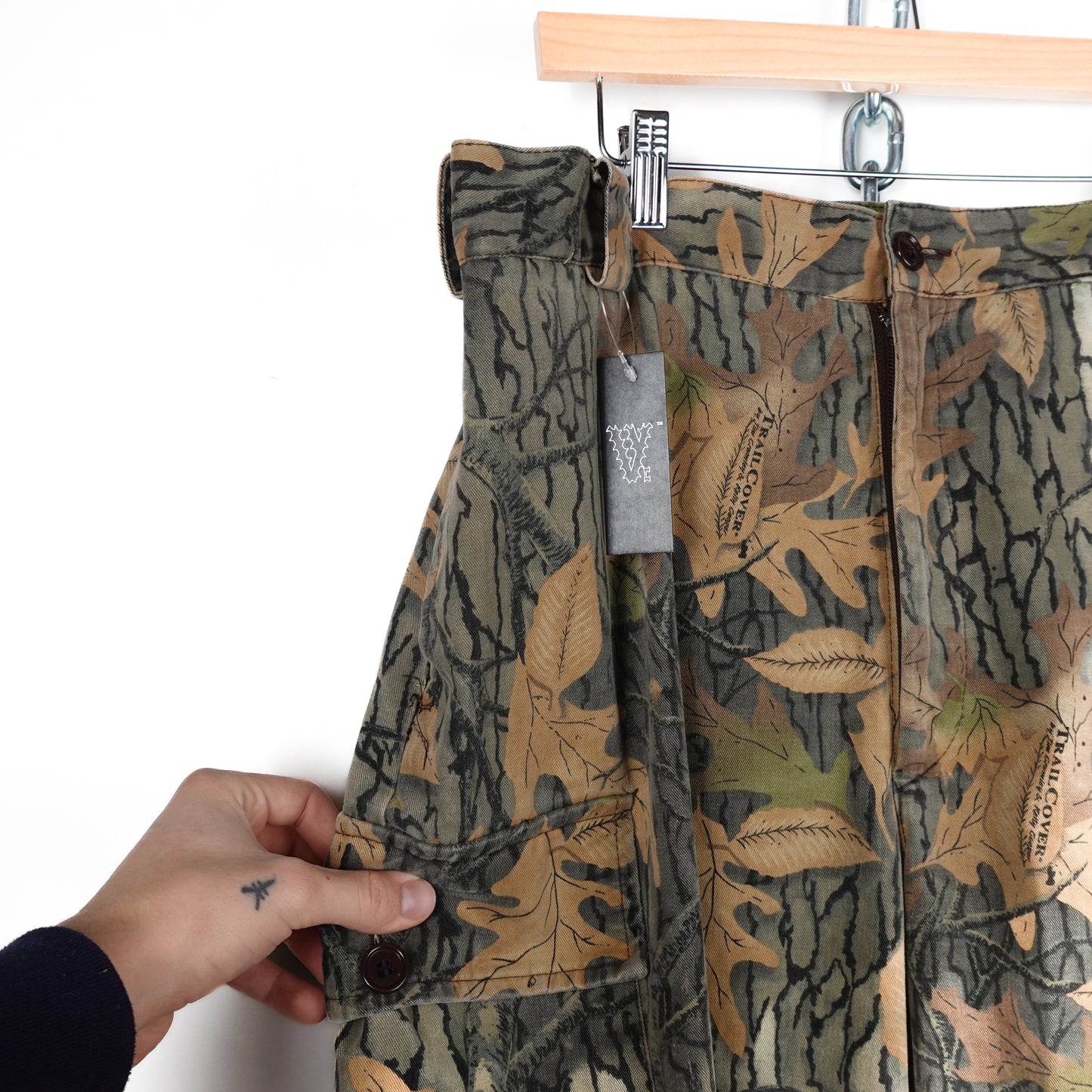 Vintage Leaf Camo Cargo Baggies - Size 40