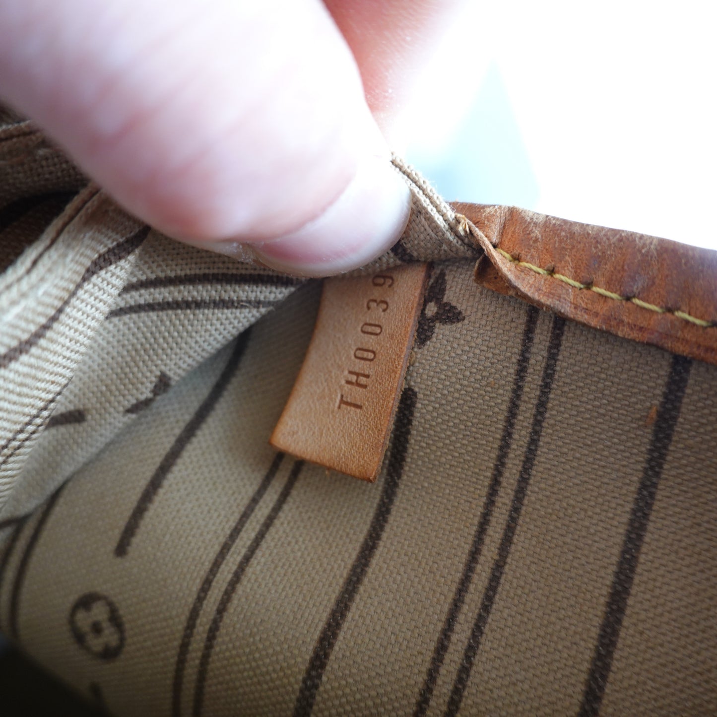 Louis Vuitton Neverfull GM Large Monogram Tote Bag
