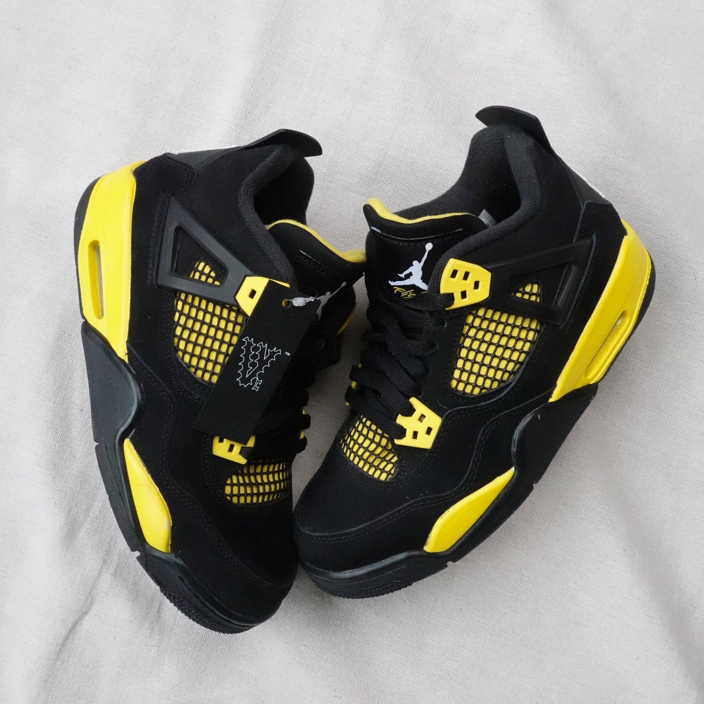 Jordan 4 Thunder - Size 6Y