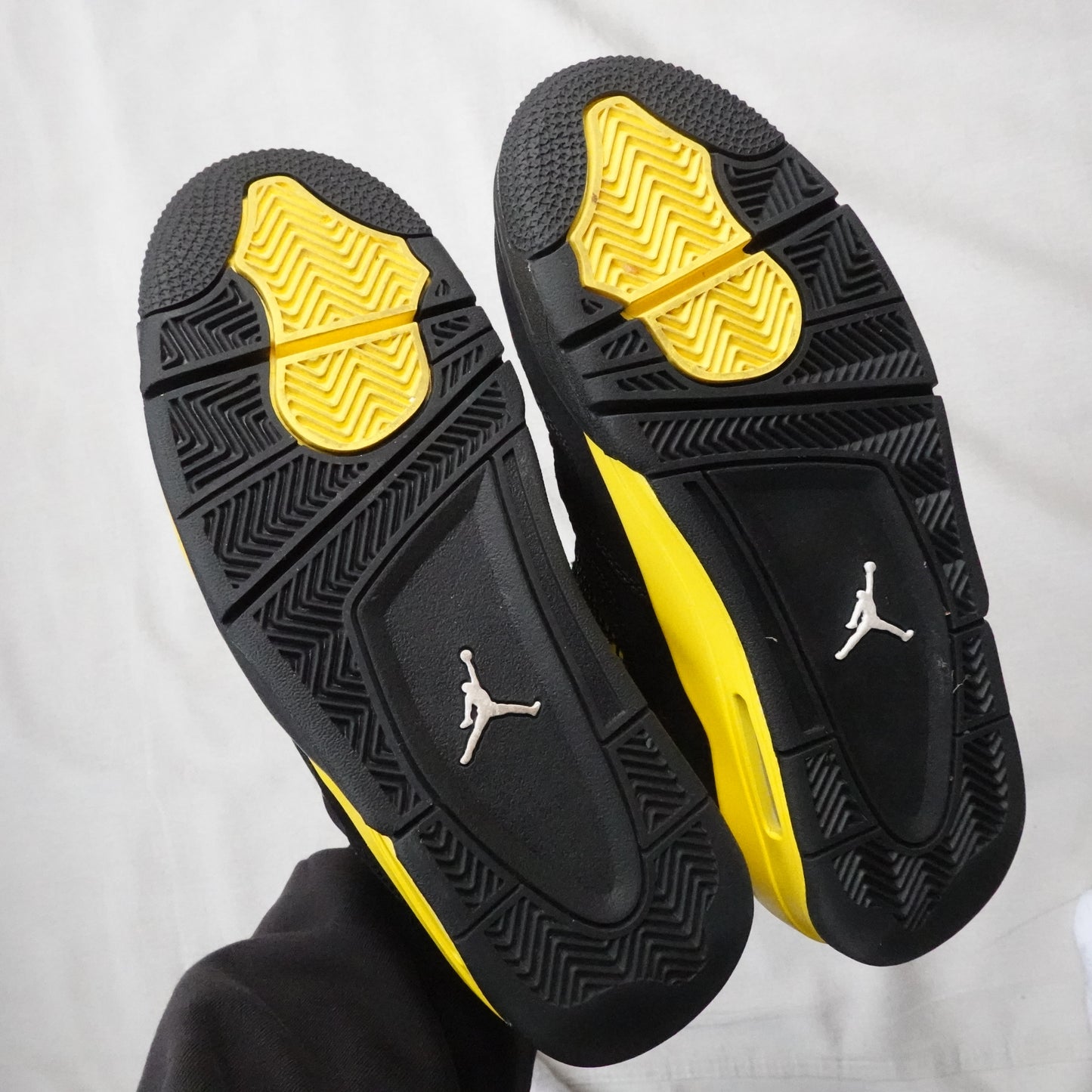 Jordan 4 Thunder - Size 6Y