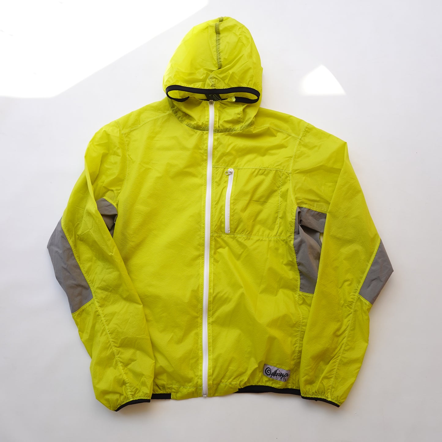 Ostrya Skarn Windbreaker - Size S