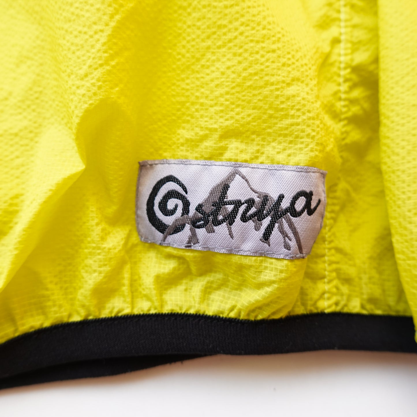 Ostrya Skarn Windbreaker - Size S
