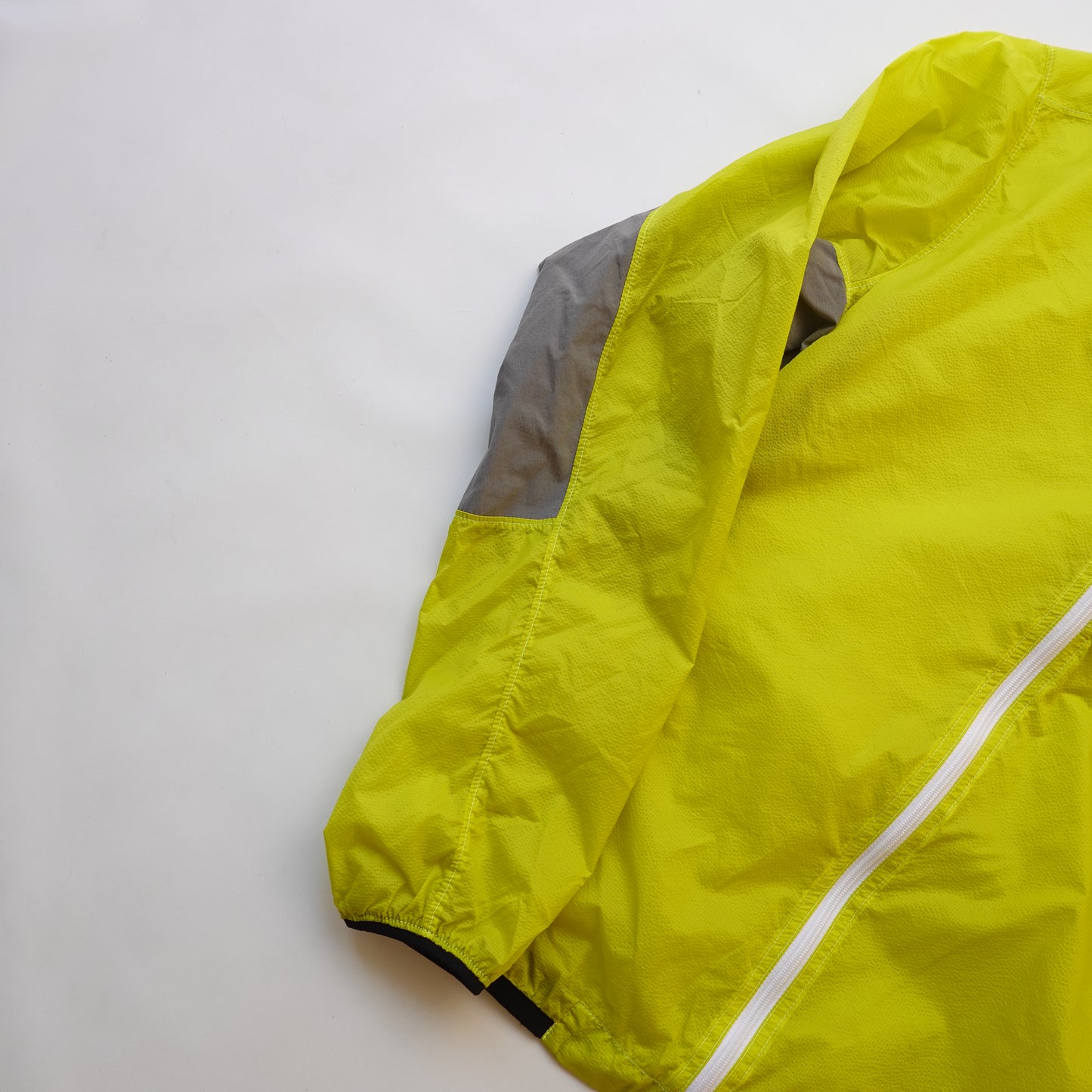 Ostrya Skarn Windbreaker - Size S