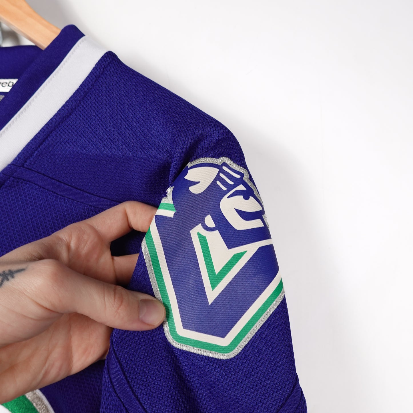 Vintage Reebok Van. Canucks Jersey - Size M