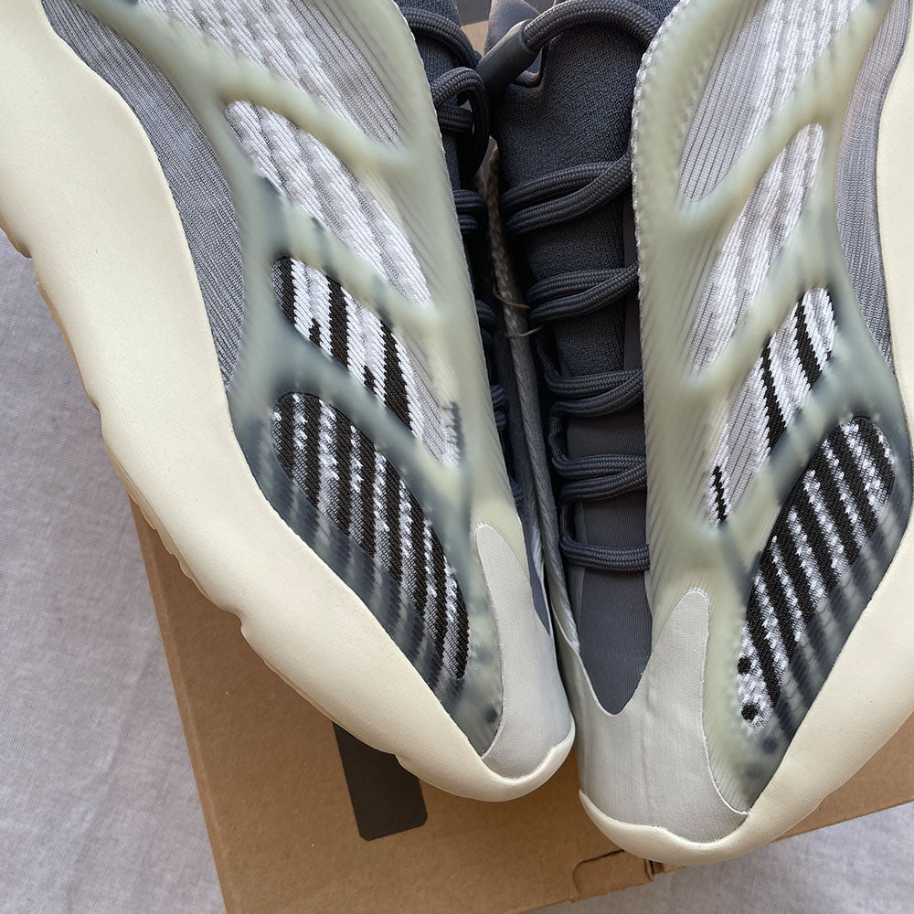 Yeezy 700 V3 'Fade Salt' - Size 10
