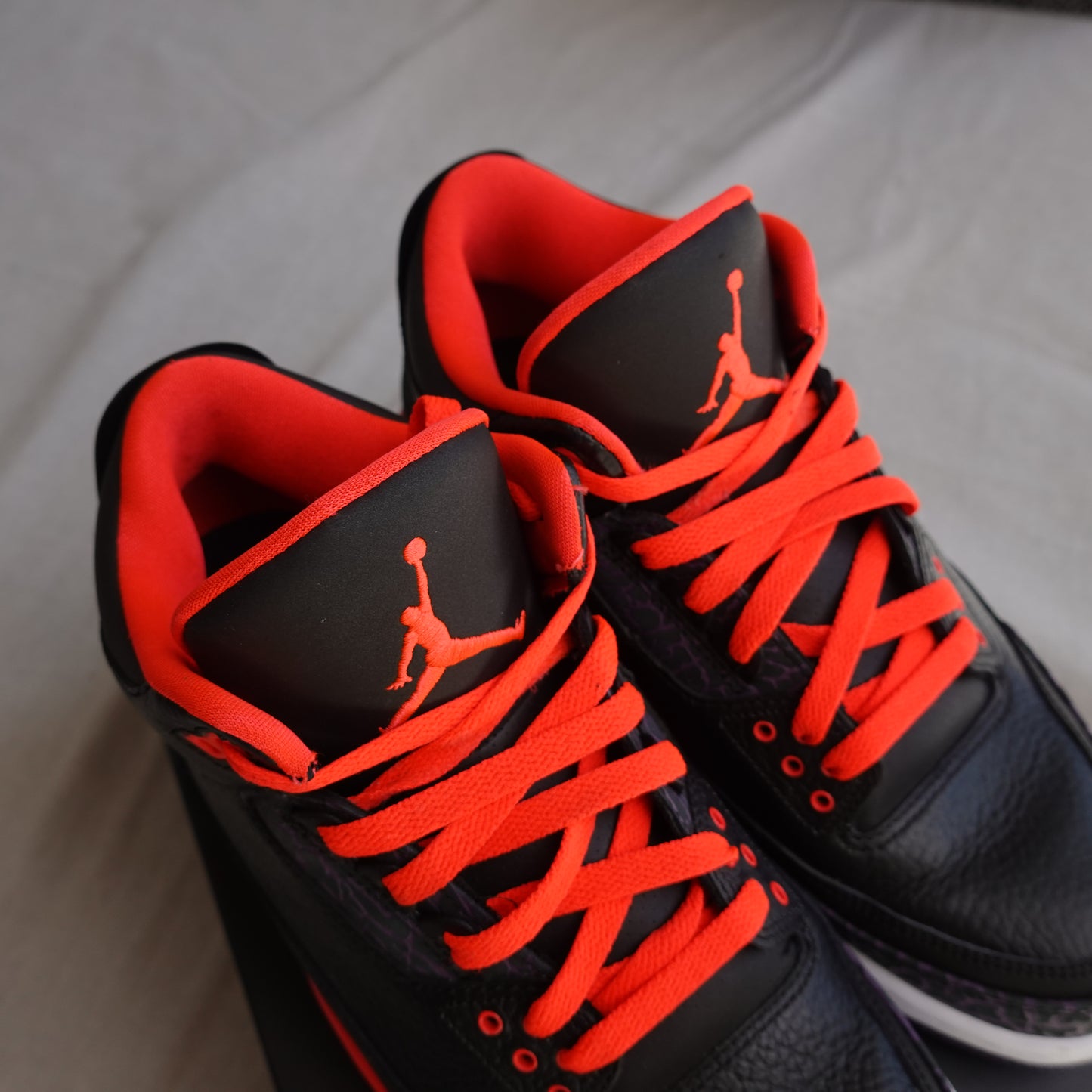 Jordan 3 'Crimson' - Size 9