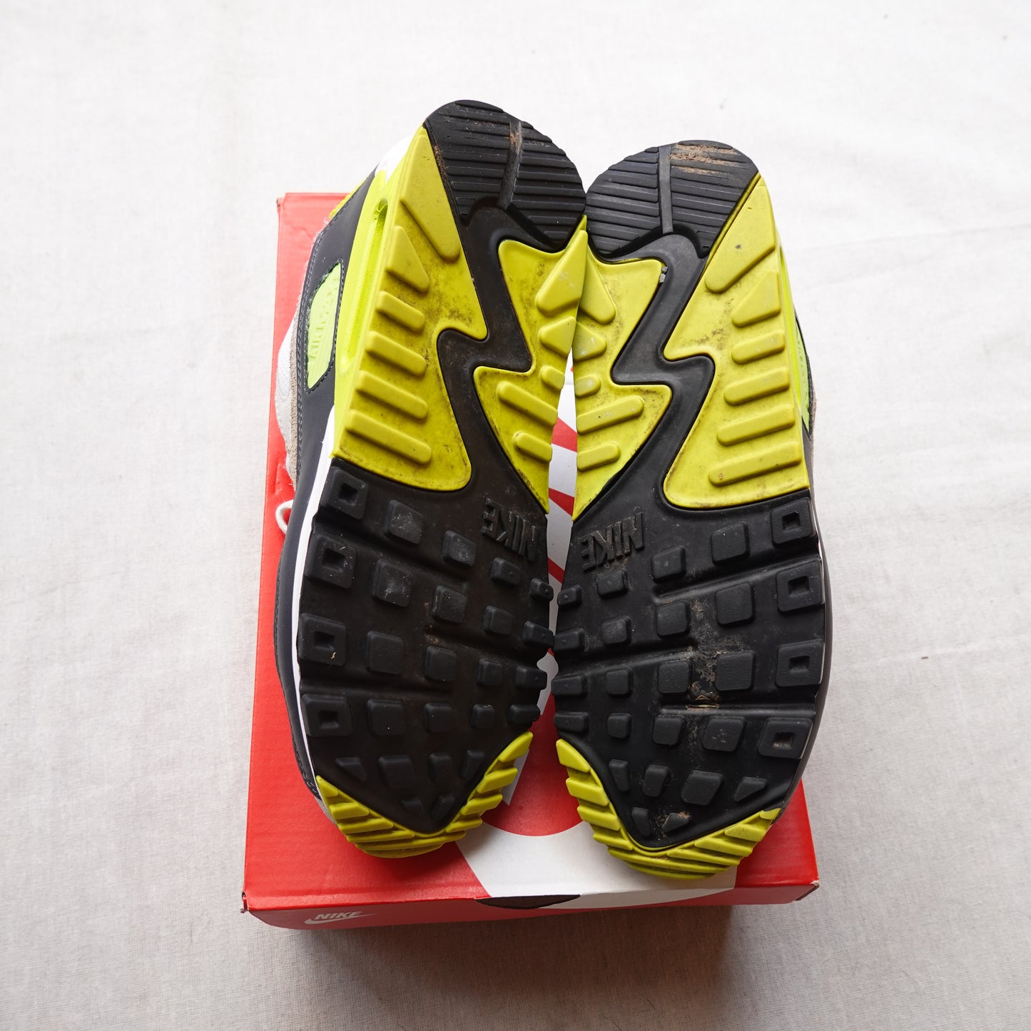 Nike Air Max 90 Volt - Size 9.5M