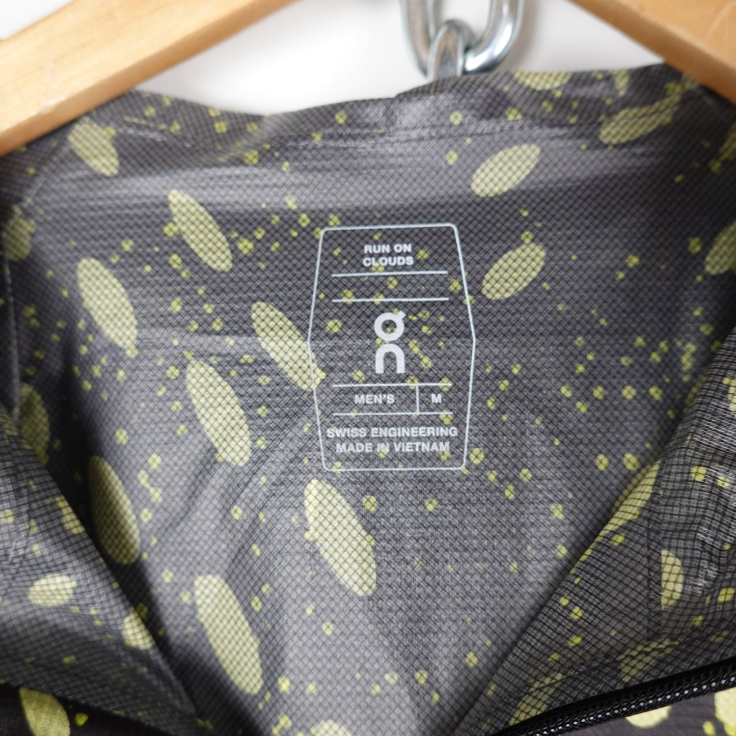 ON Black & Green Ultra Running Jacket - Size M
