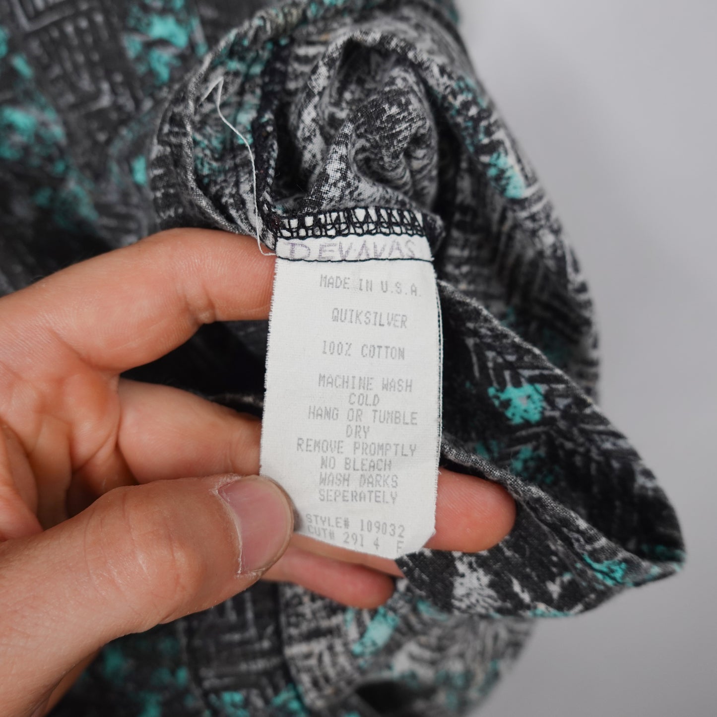 1990s Quiksilver SS Button Up - Size L