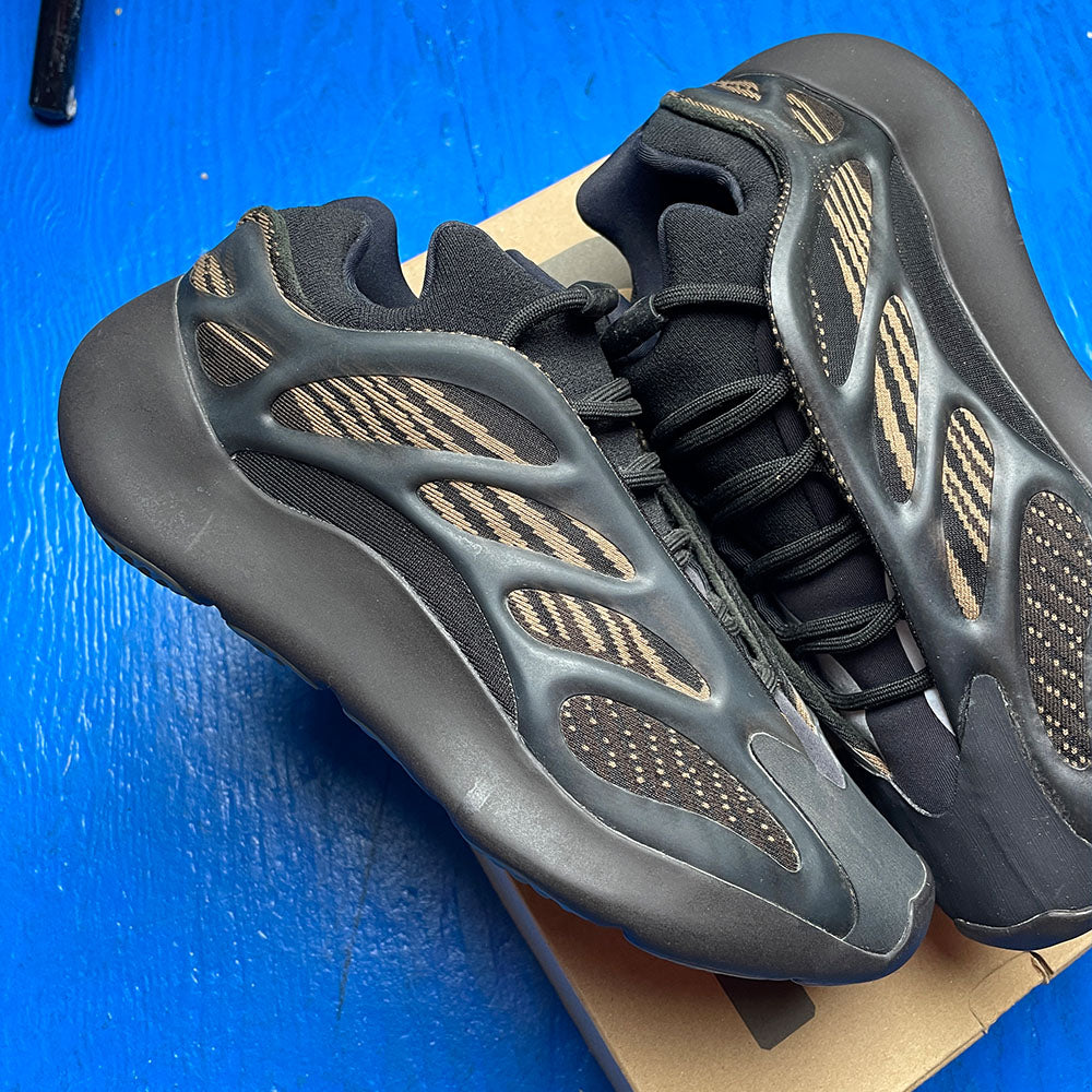 Yeezy 700 V3 ‘Clay Brown’ - Size 8