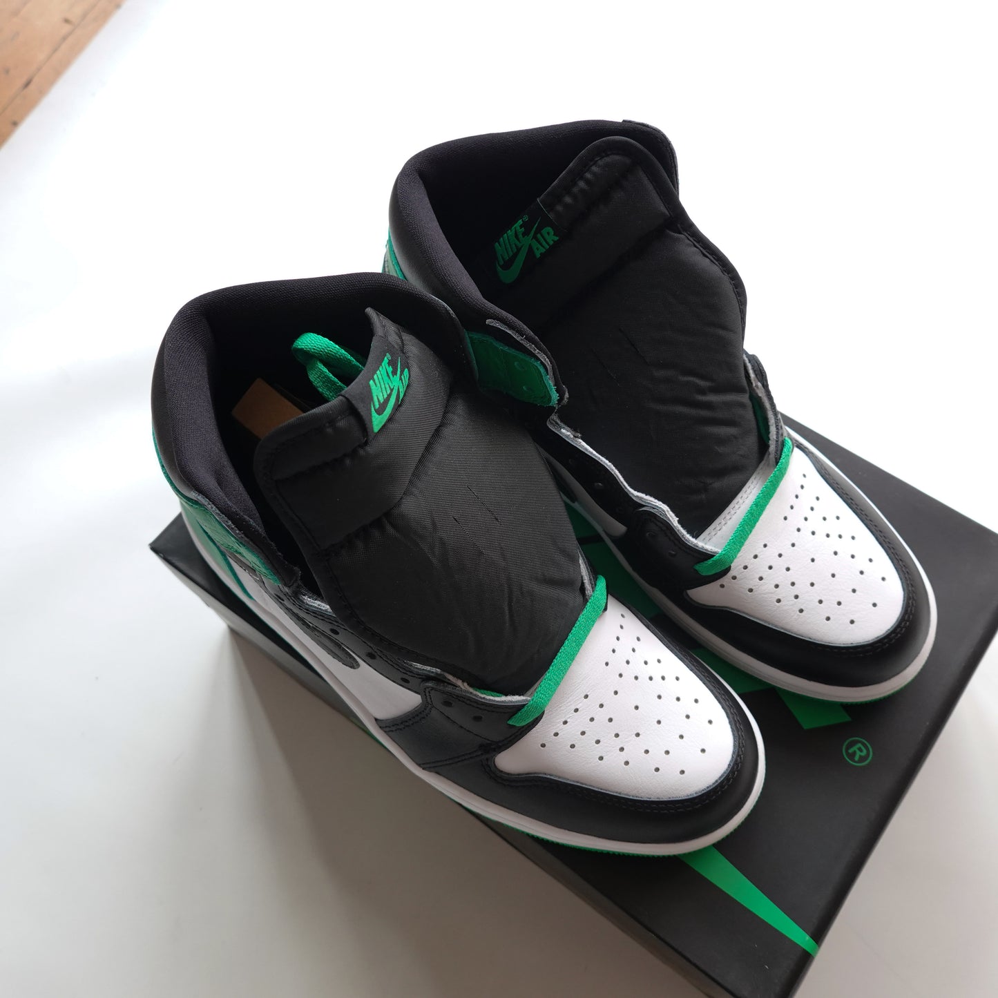 Jordan 1 Lucky Green - Size 9.5