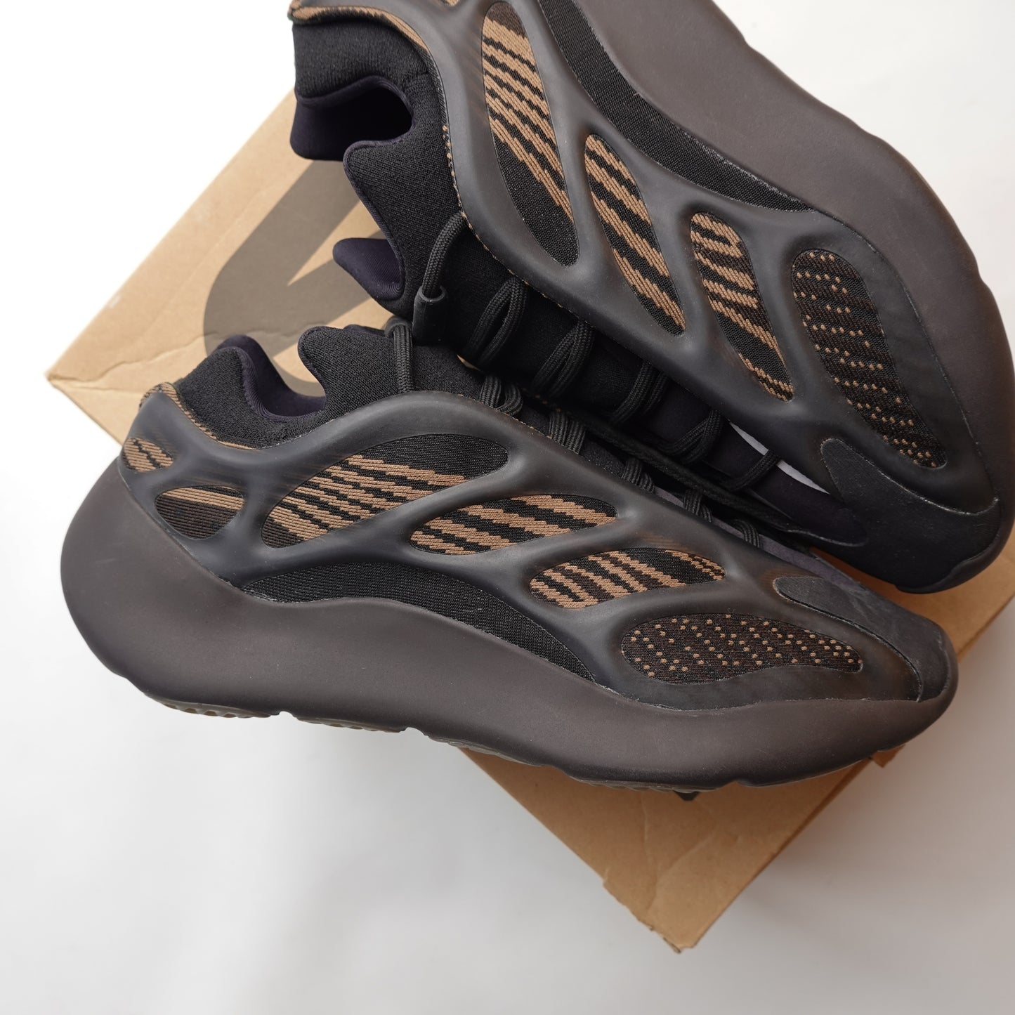 Yeezy 700 Clay Brown - Size 10