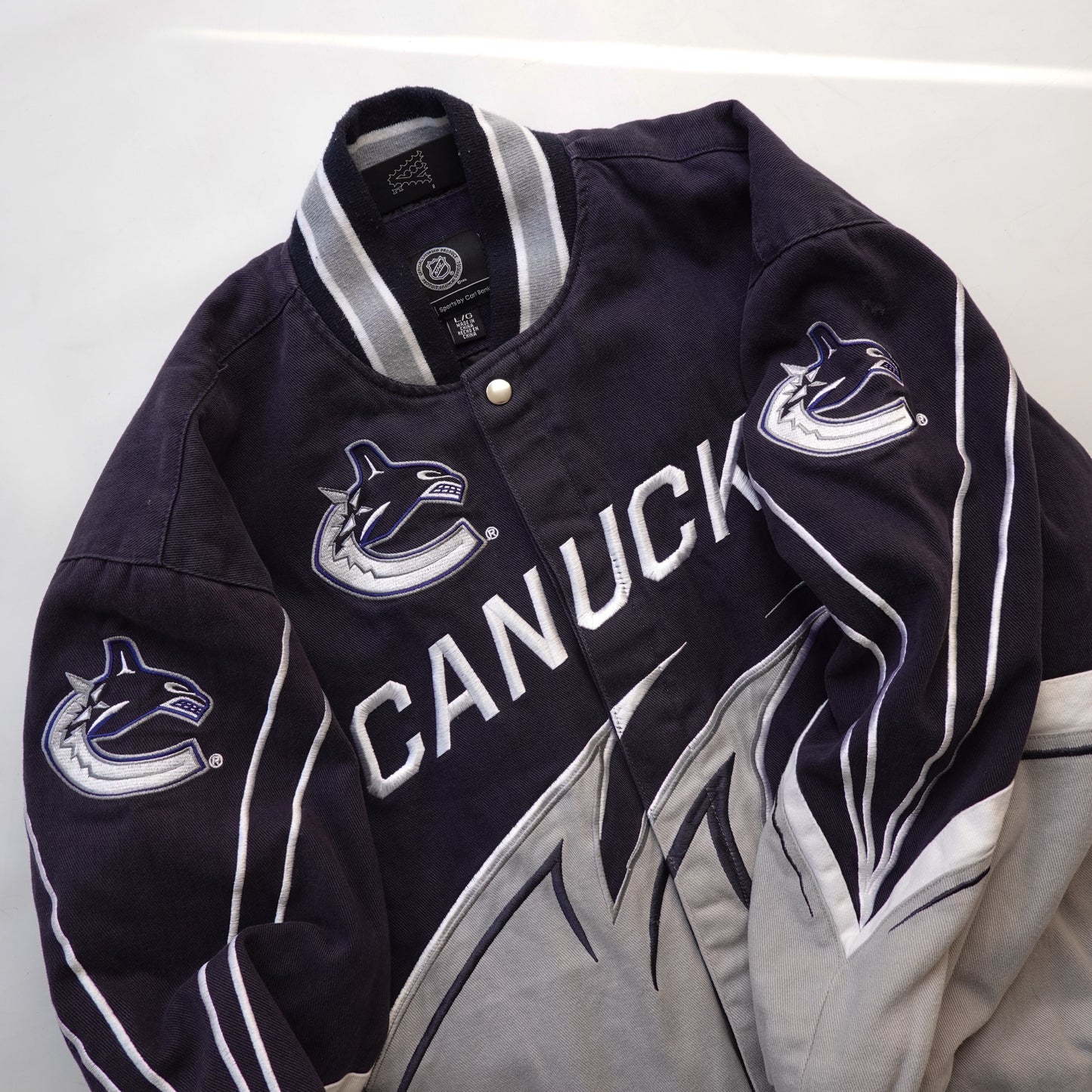 Vancouver Canucks Shark Tooth Jacket - Size L