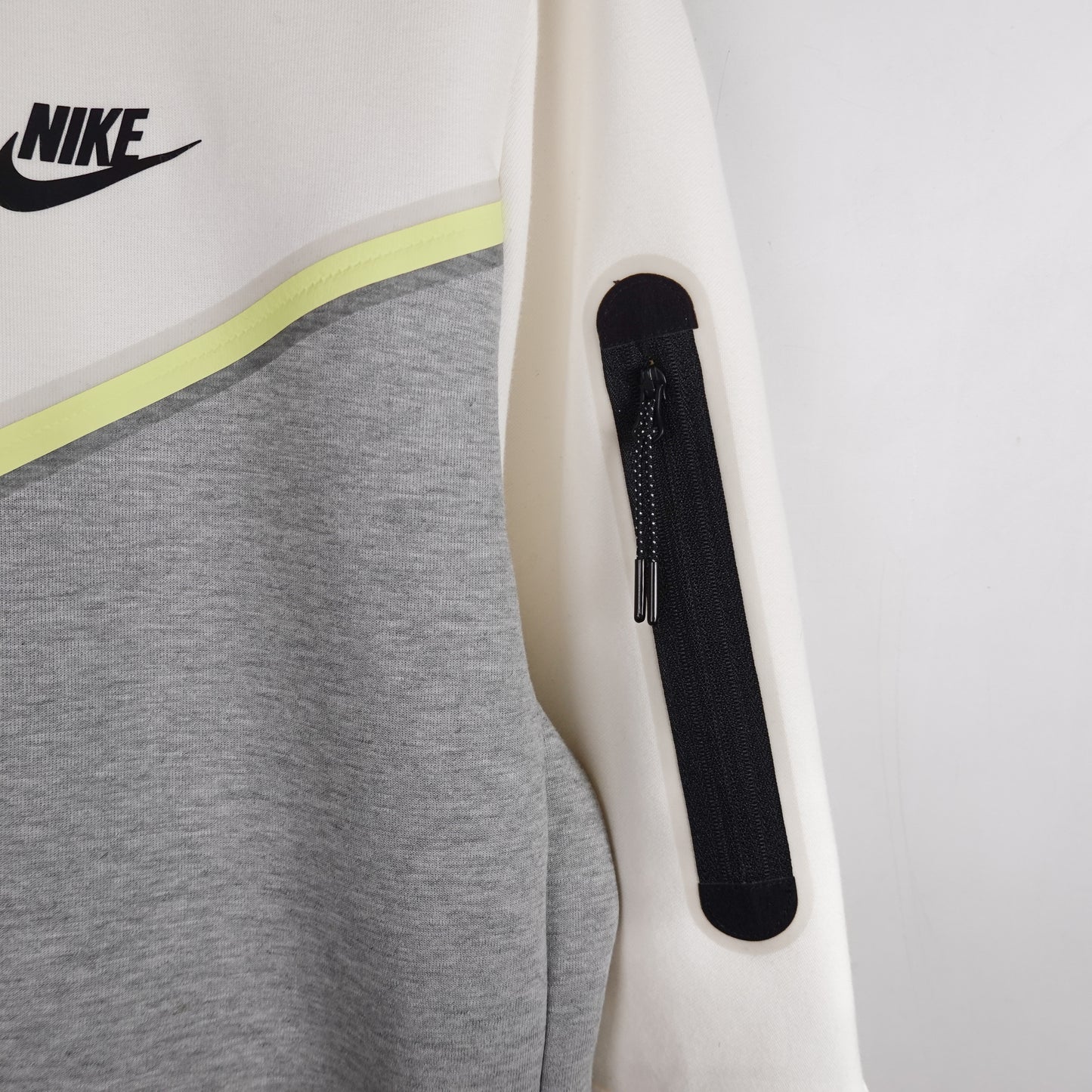 Nike Tech Fleece White/Grey - Size L