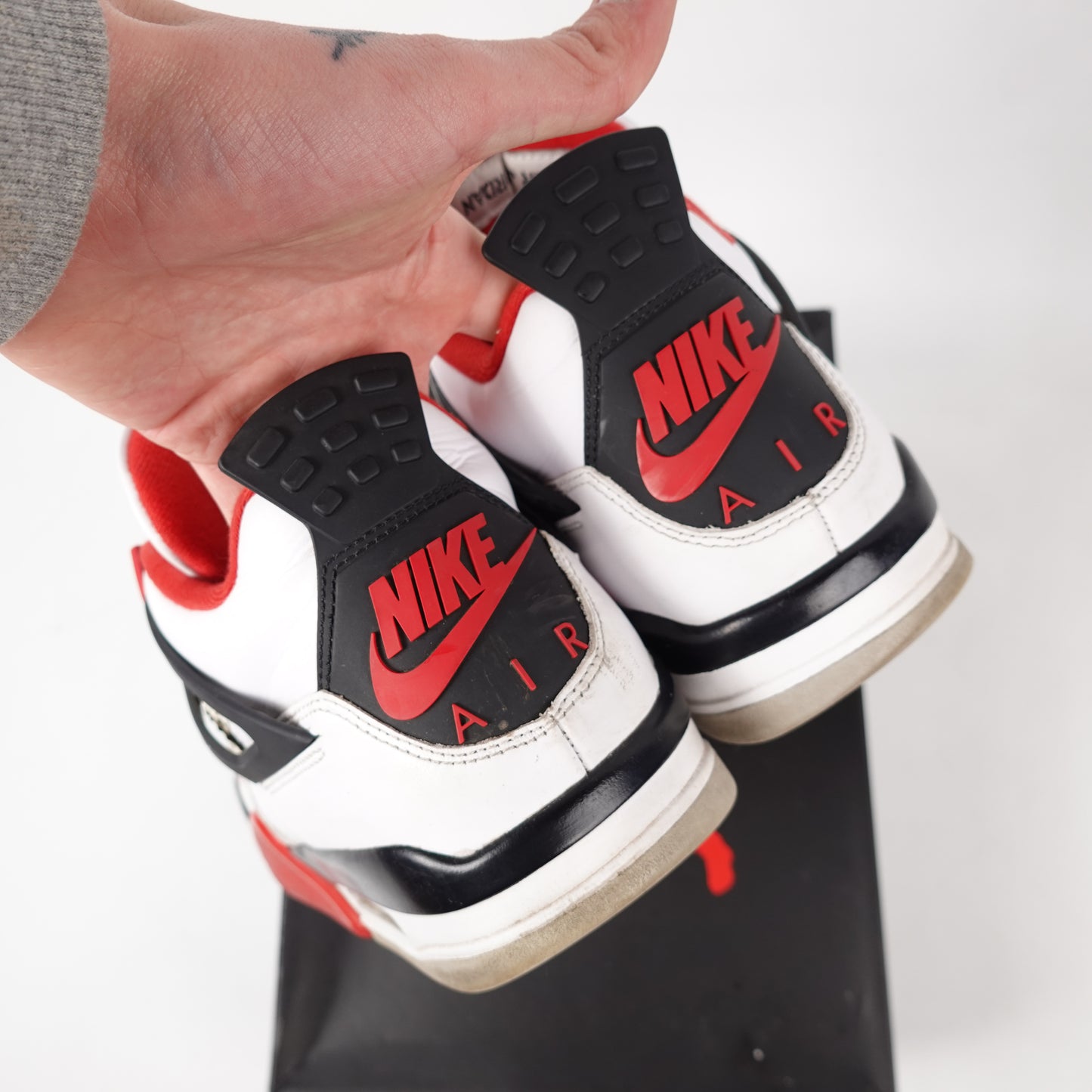 Jordan 4 Fire Red - Size 11