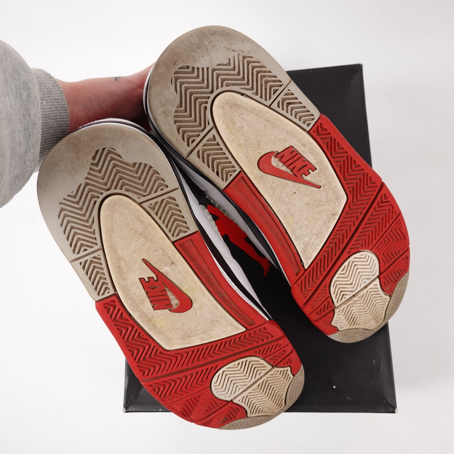 Jordan 4 Fire Red - Size 11