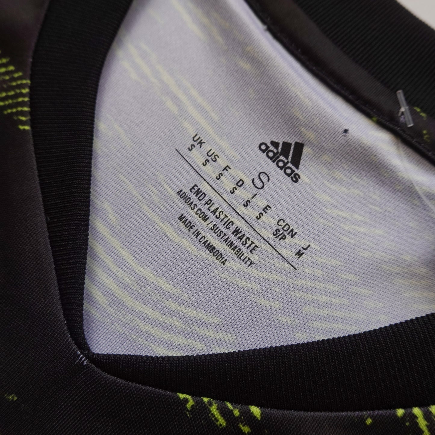 2022/23 Man U Training Kit - Size S