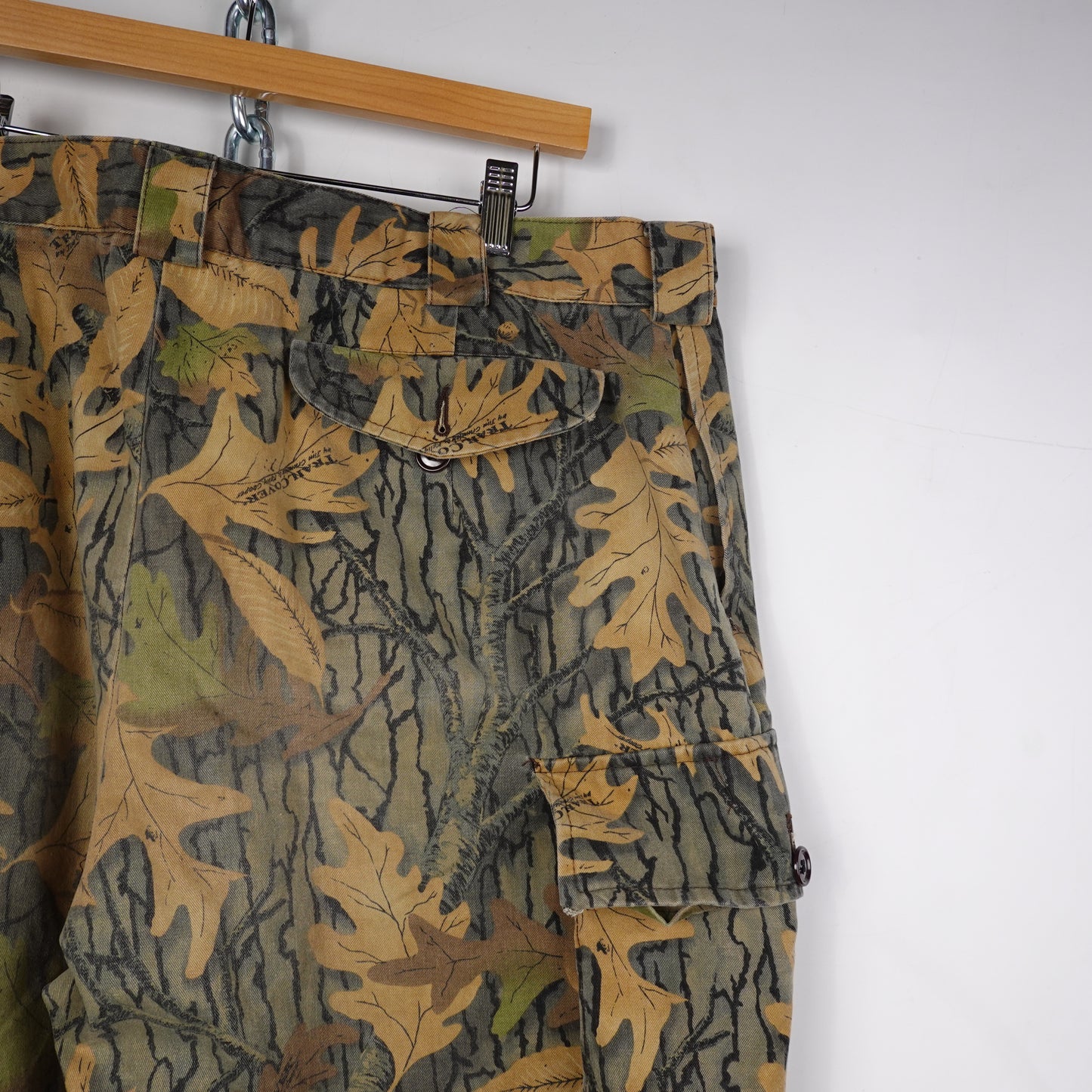 Vintage Leaf Camo Cargo Baggies - Size 40
