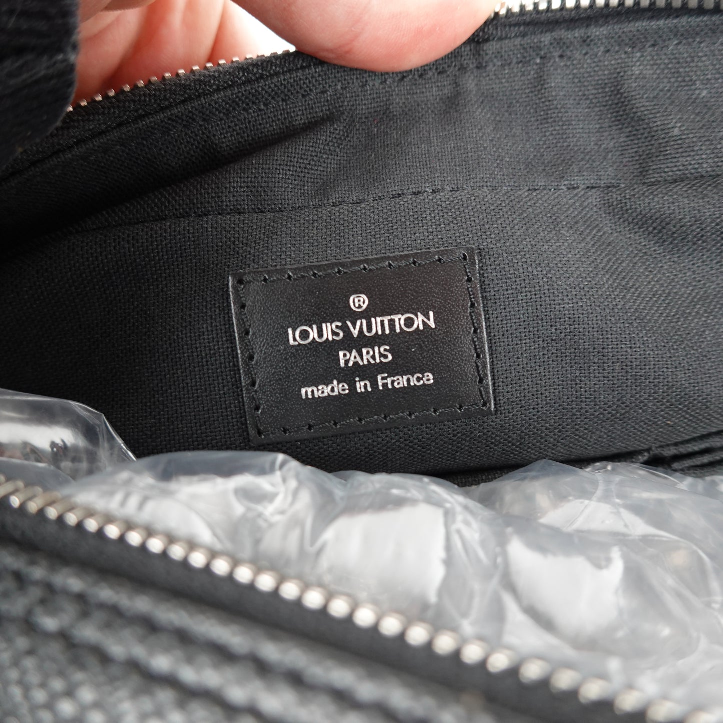 2003 Louis Vuitton Taiga Beluga Shoulder Bag