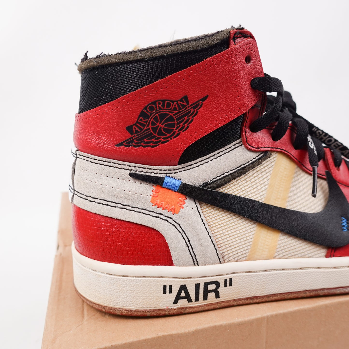 Off-White x Air Jordan 1 Retro High OG Chicago - Size 9