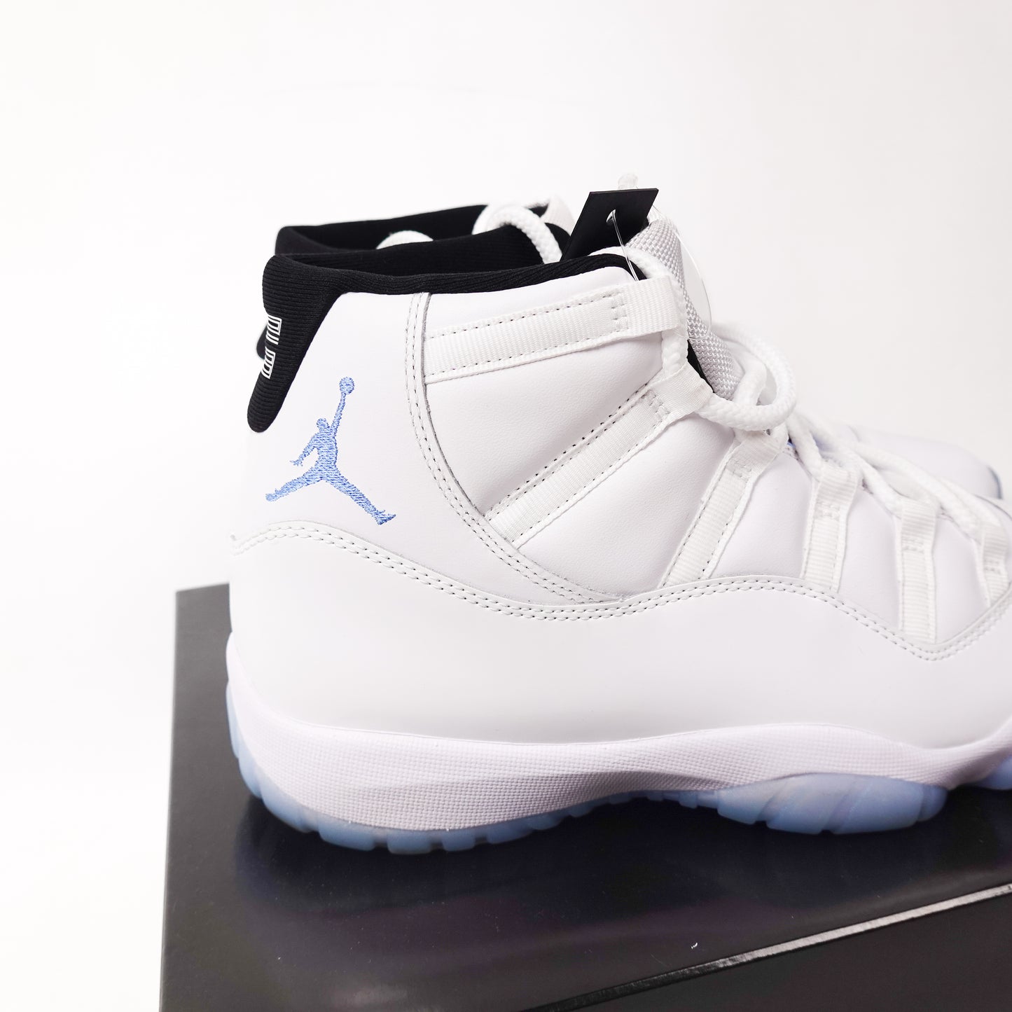 Jordan 11 Legend Blue - Size 10