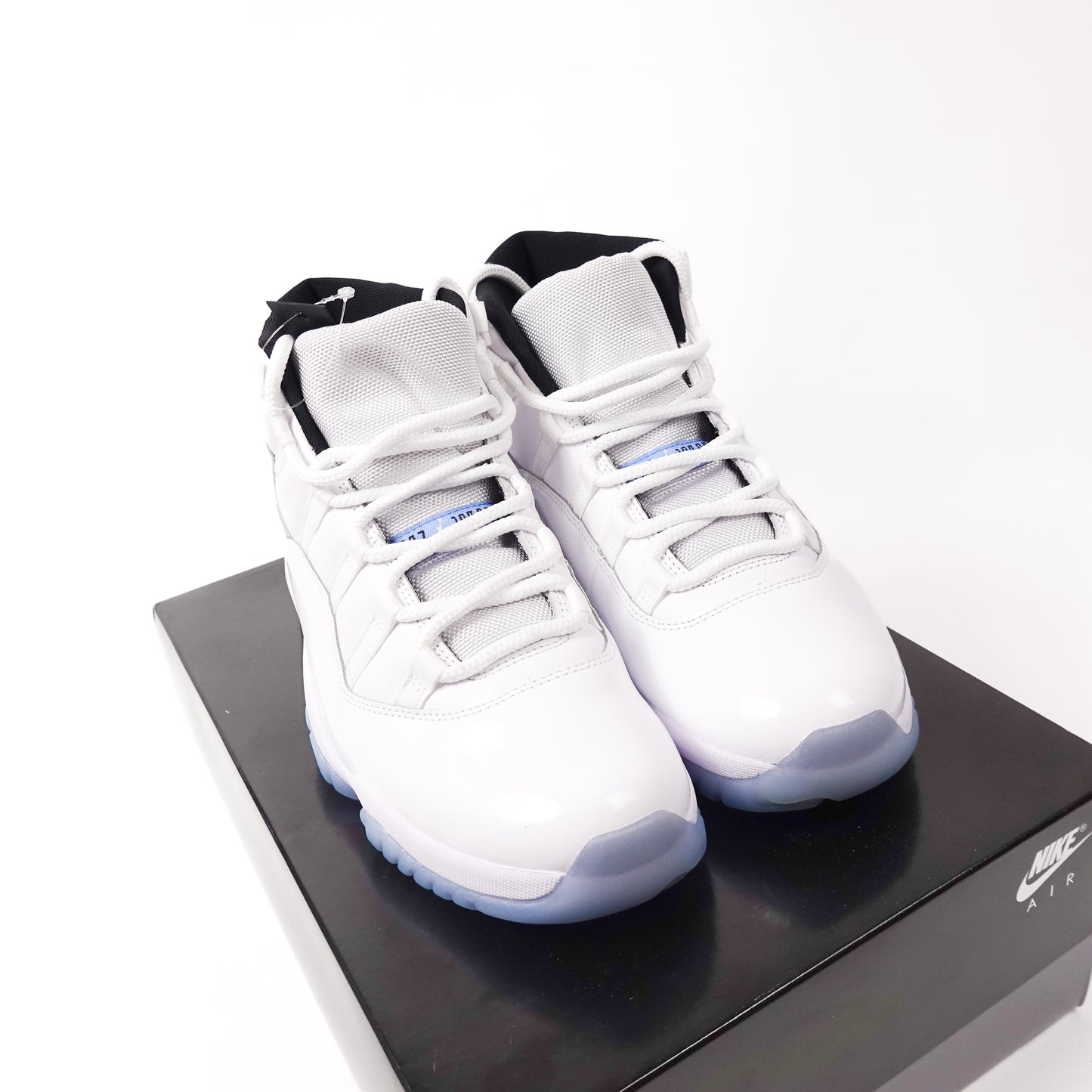 Jordan 11 Legend Blue - Size 10