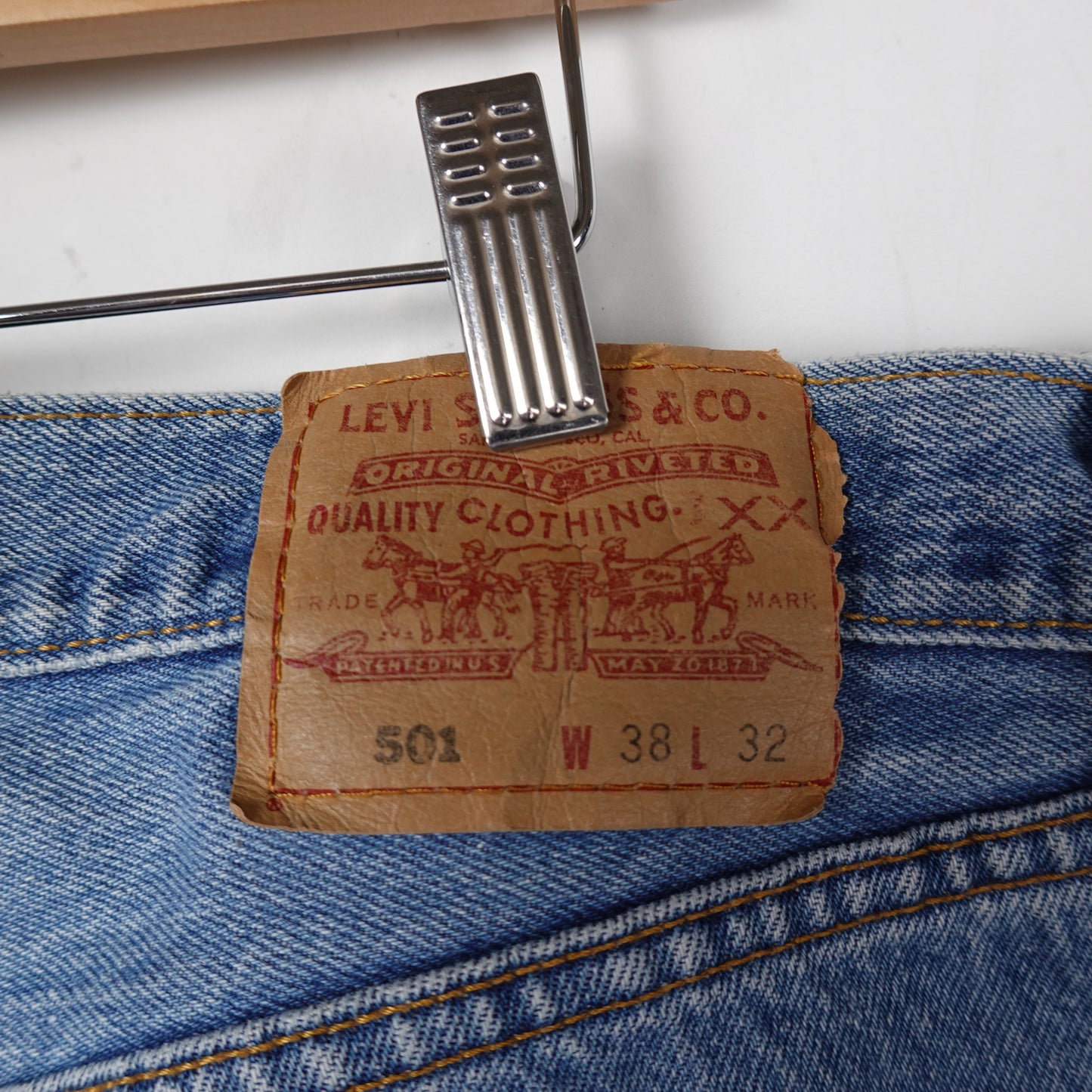 Levis 501 Jeans - Size 37