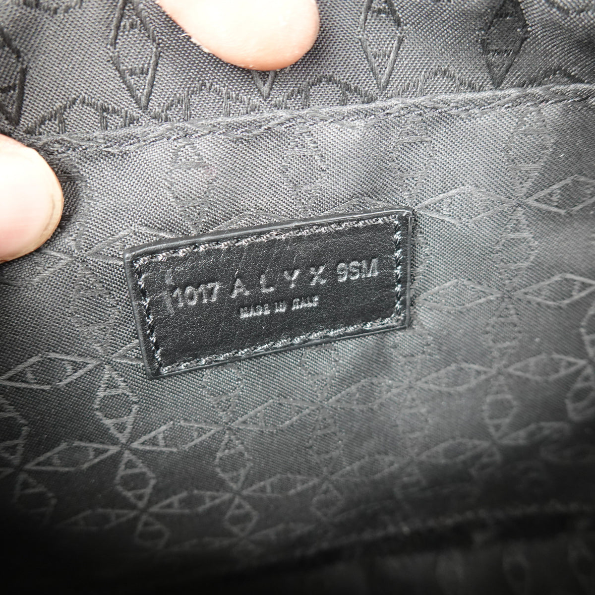 1017 Alyx 9Sm Black Leather Buckle Bag