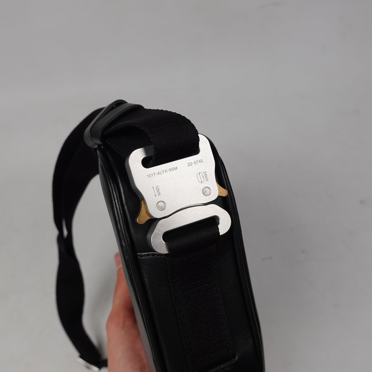 1017 Alyx 9Sm Black Leather Buckle Bag