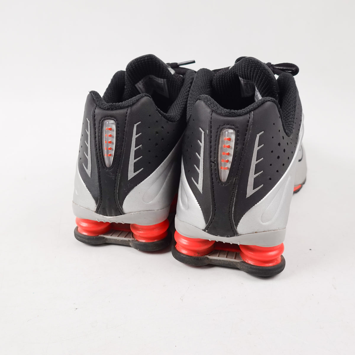 Nike Shox R4 Black Metallic Silver - Size 10.5