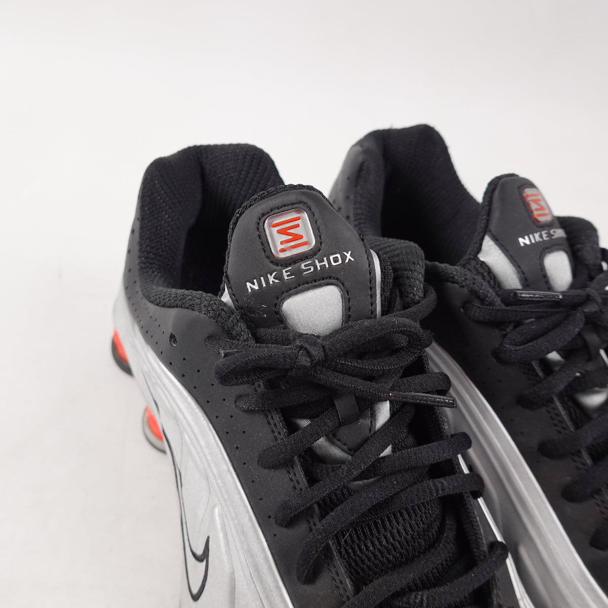 Nike Shox R4 Black Metallic Silver - Size 10.5