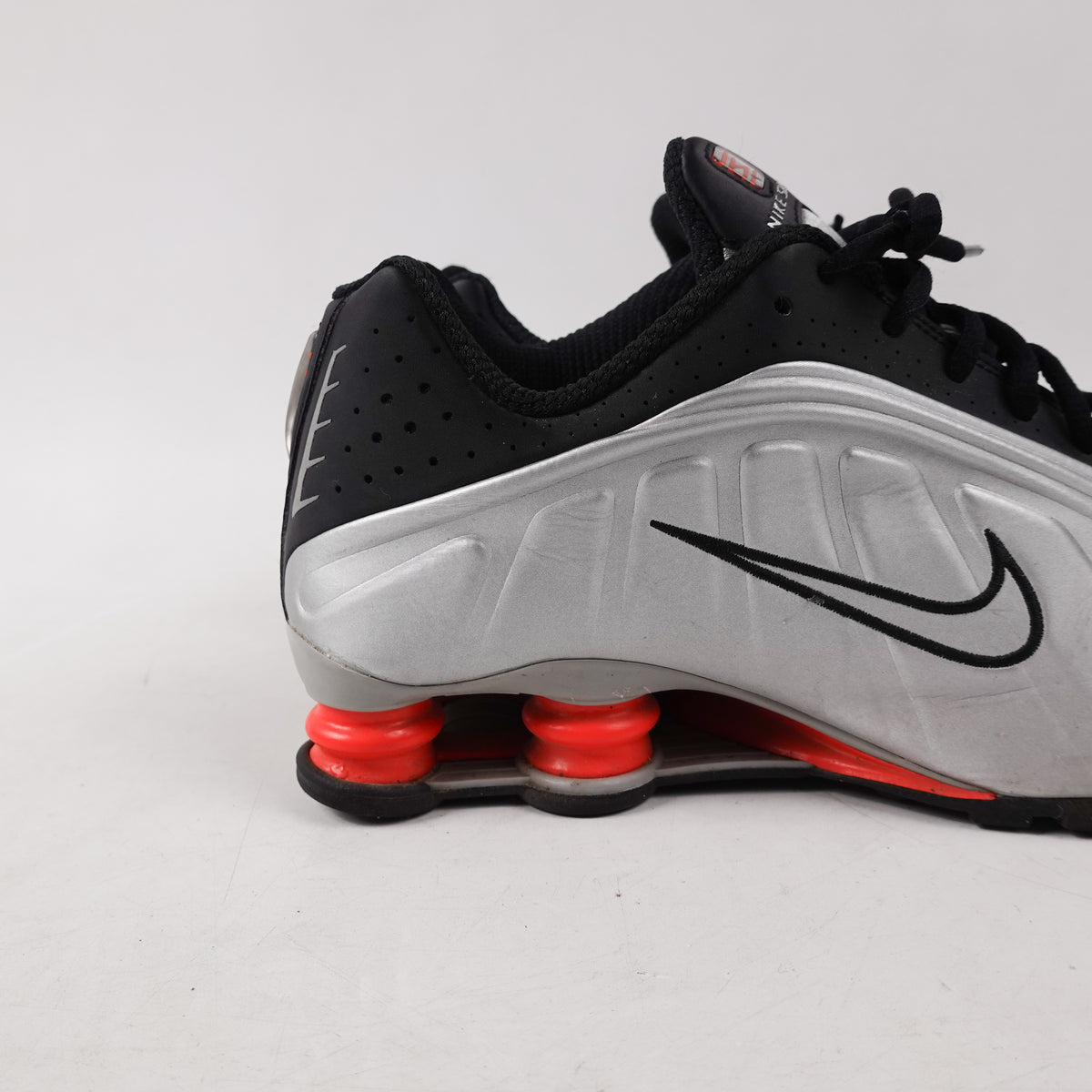 Nike Shox R4 Black Metallic Silver - Size 10.5