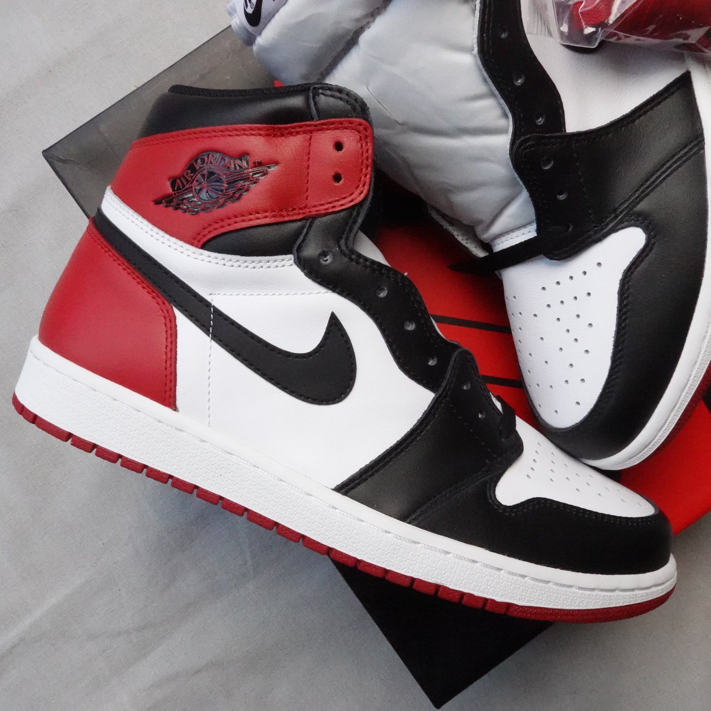 2016 Jordan 1 Black Toe - Size 11M