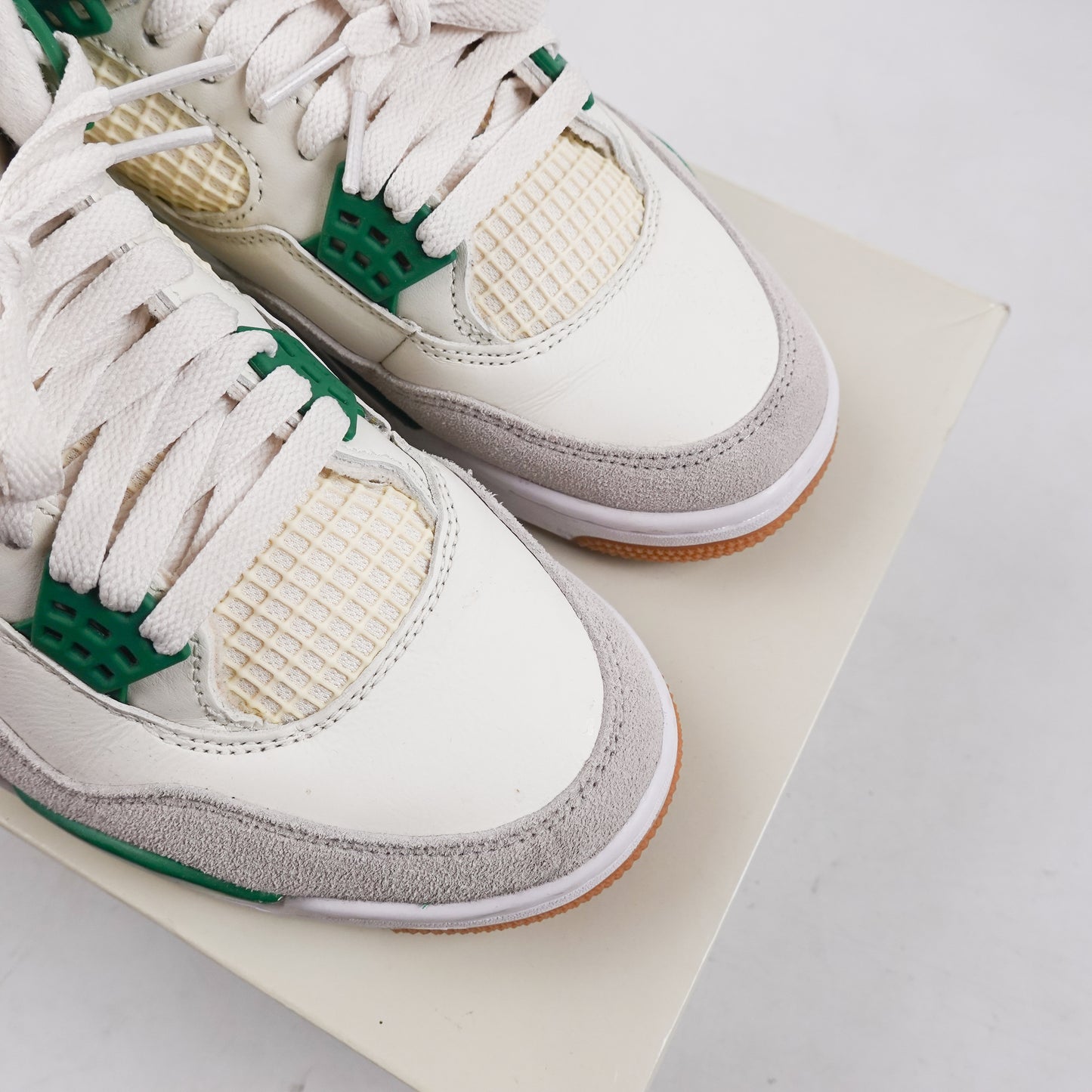 Jordan 4 SB Pine Green - Size 7.5