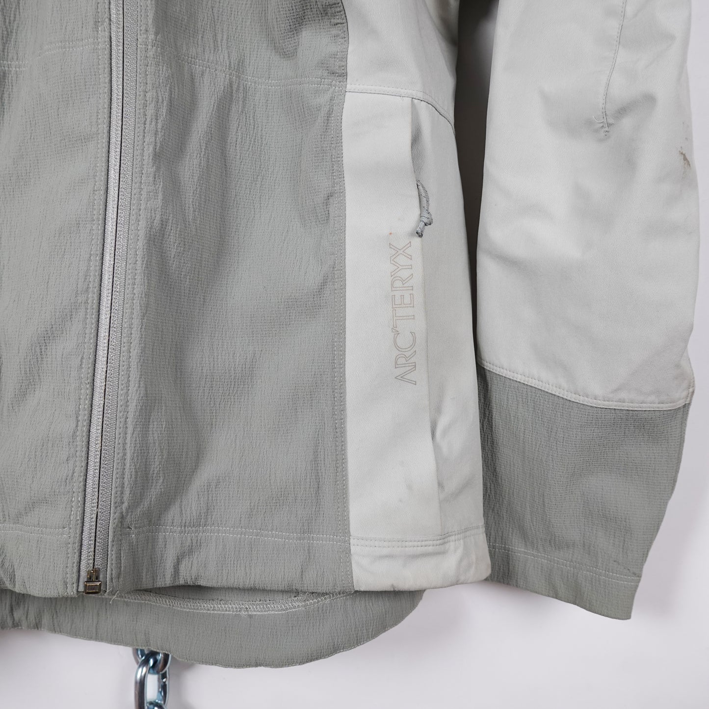 Arc’teryx Sidewinder Light Jacket - Womens Size M Bottom Logo Photo