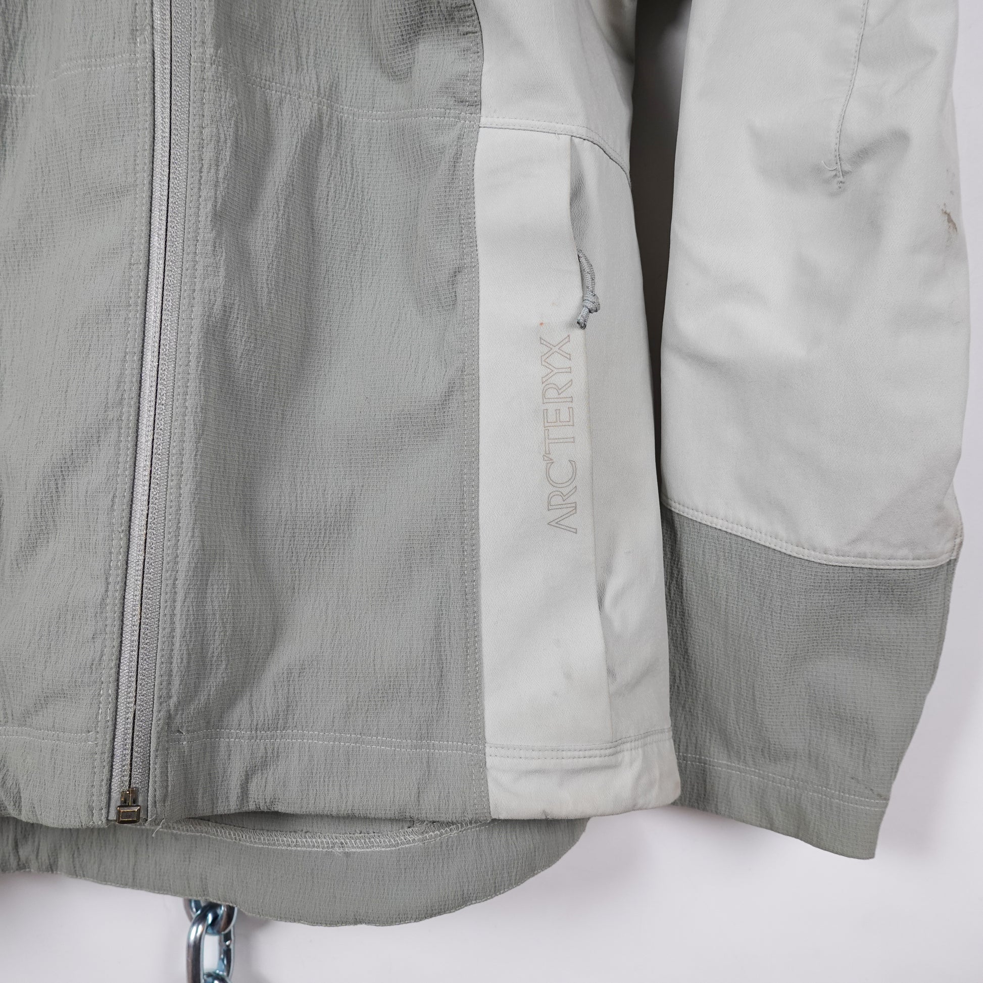 Arc’teryx Sidewinder Light Jacket - Womens Size M Bottom Logo Photo