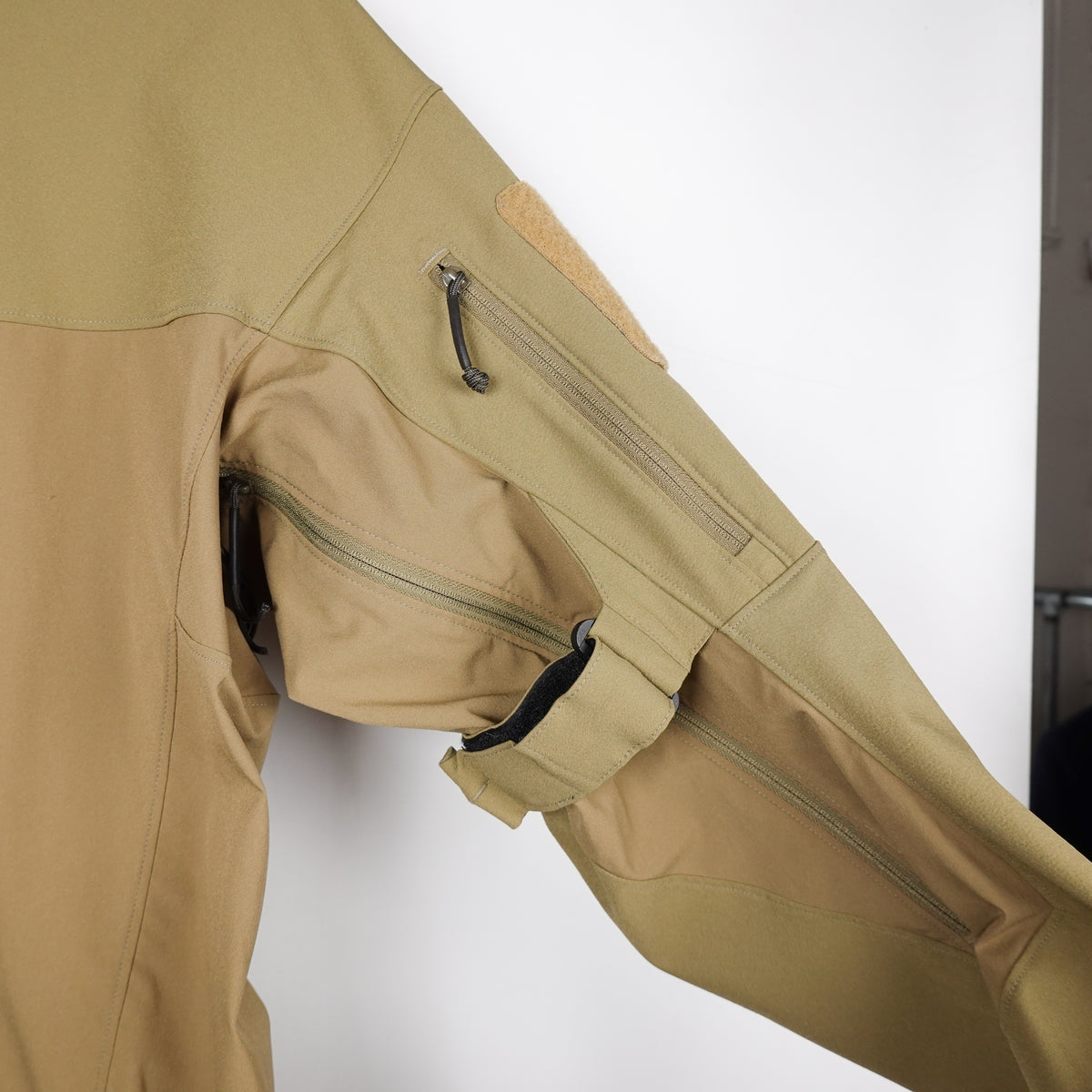 2014 Arc’teryx Leaf Sphinx Anorak Light Jacket - Size XL