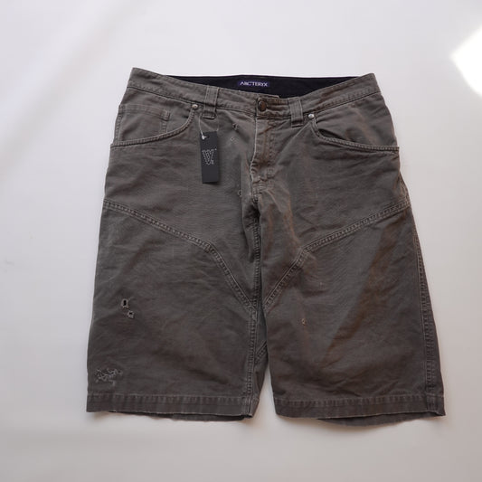 Vintage Arc'teryx Heavy Shorts - Size 32
