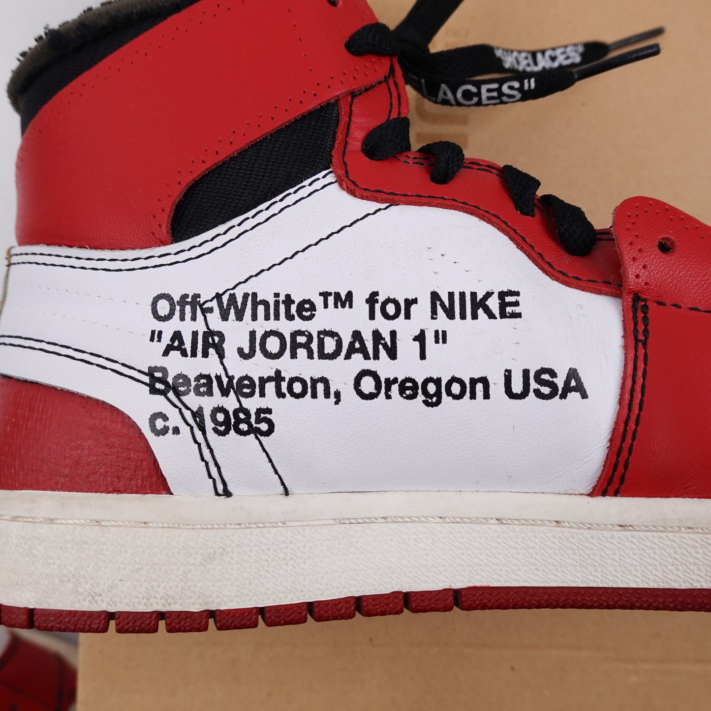 Off-White x Air Jordan 1 Retro High OG Chicago - Size 8