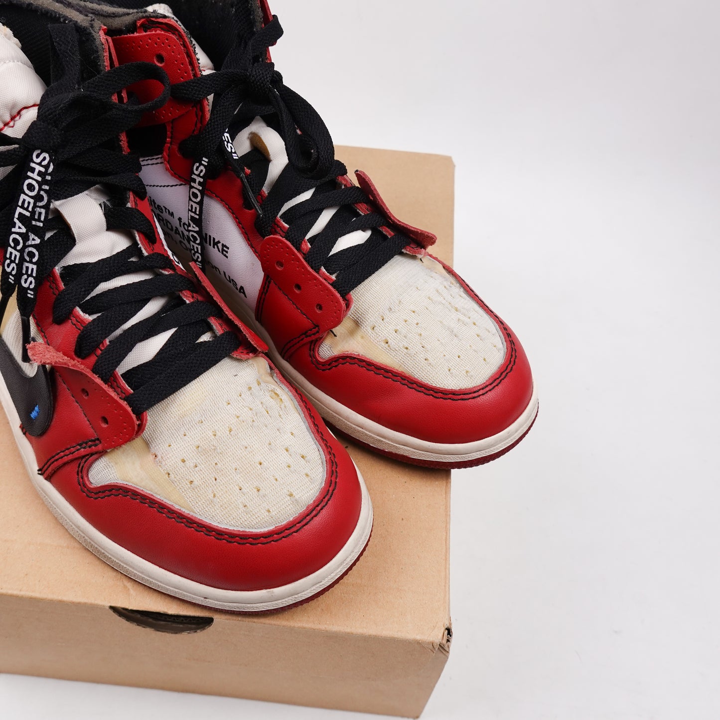 Off-White x Air Jordan 1 Retro High OG Chicago - Size 8