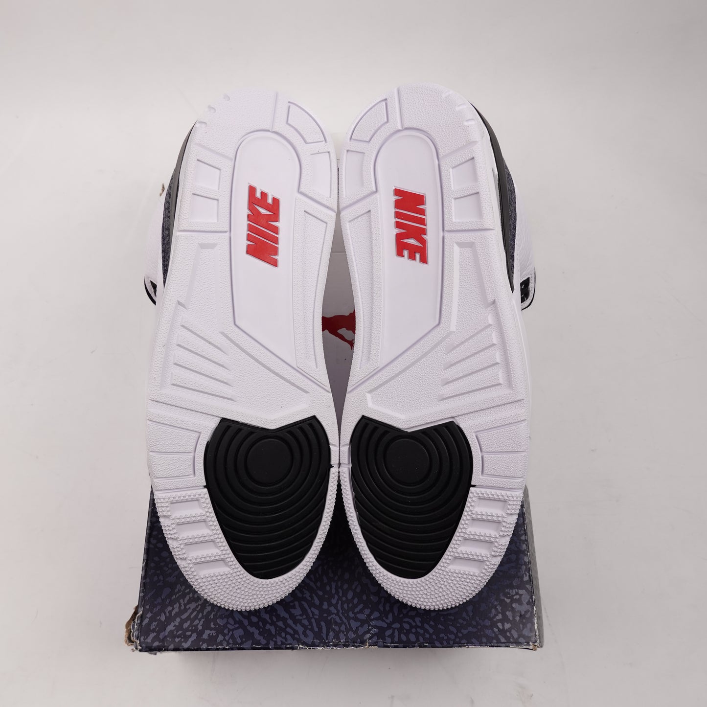 2020 Jordan 3 SE Fire Red Denim - Size 9.5