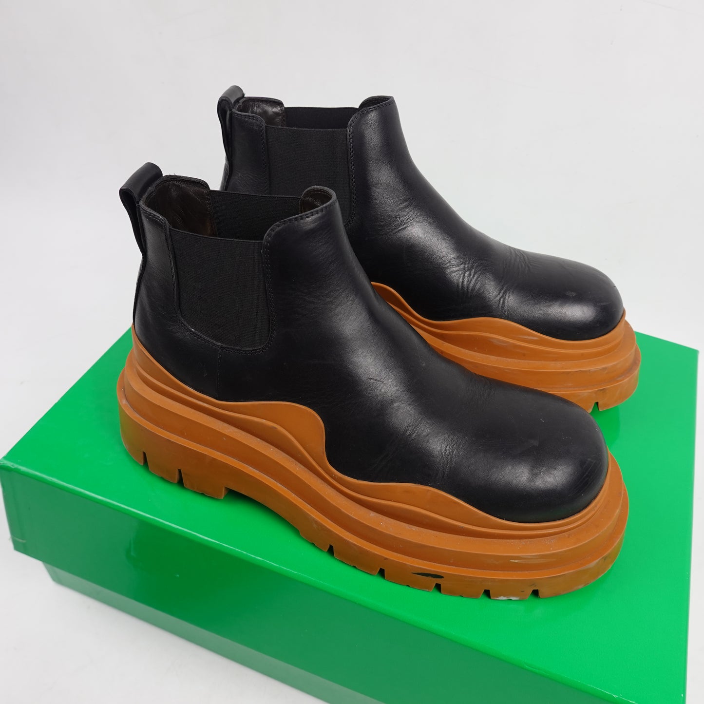 Bottega Veneta Black/Brown Tire Chelsea Boots - Size 9