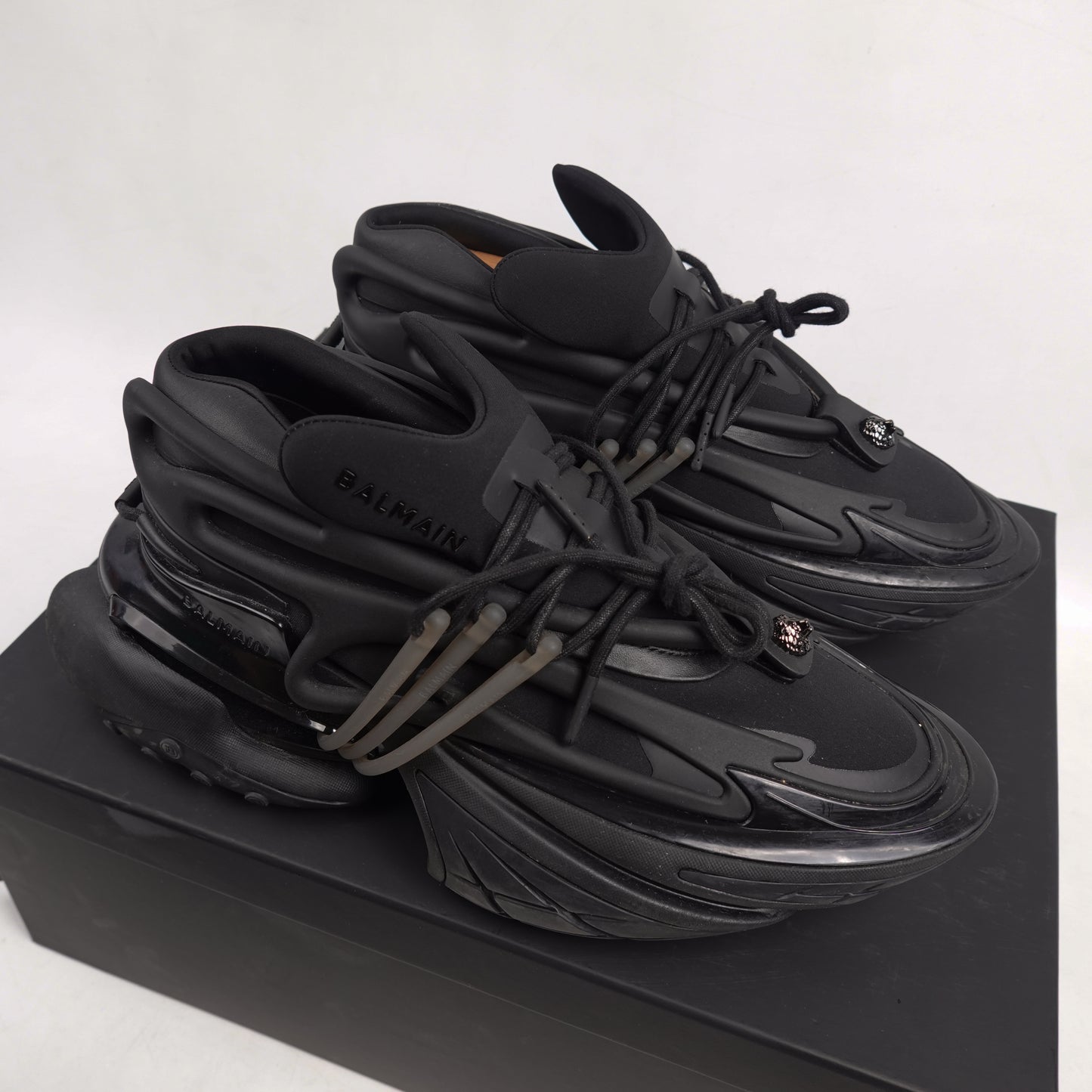 Balmain Leather Unicorn Low-Top Sneaker - Size 9